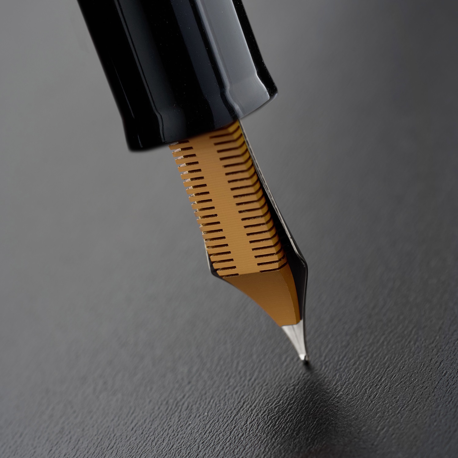 Delta Magnifica Orange Oversize ST Fountain pen Delta Magnifica Orange Oversize ST Fountain pen