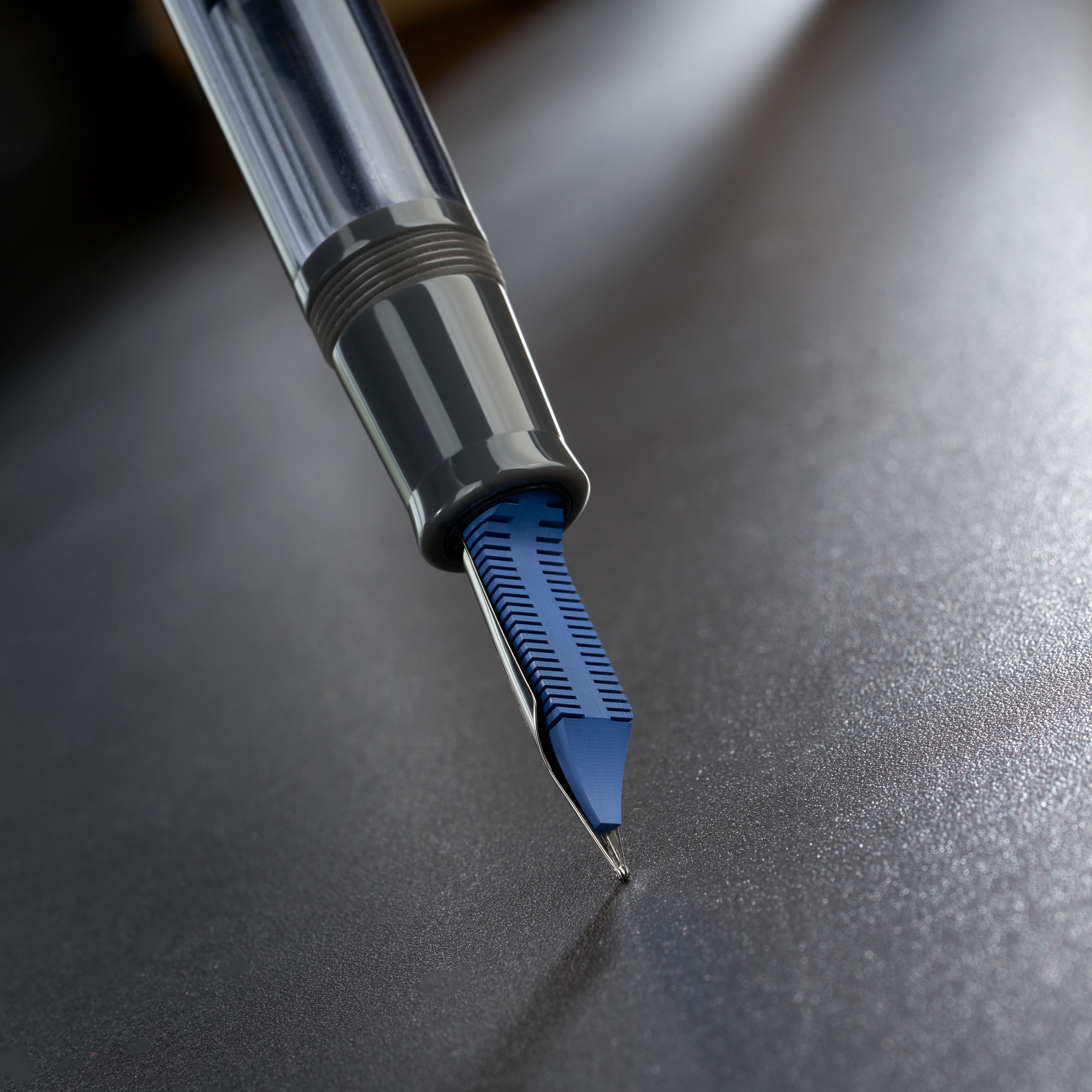 Delta Mid-Size-Plus Prestige Grey ST Fountain pen Delta Mid-Size-Plus Prestige Grey ST Fountain pen