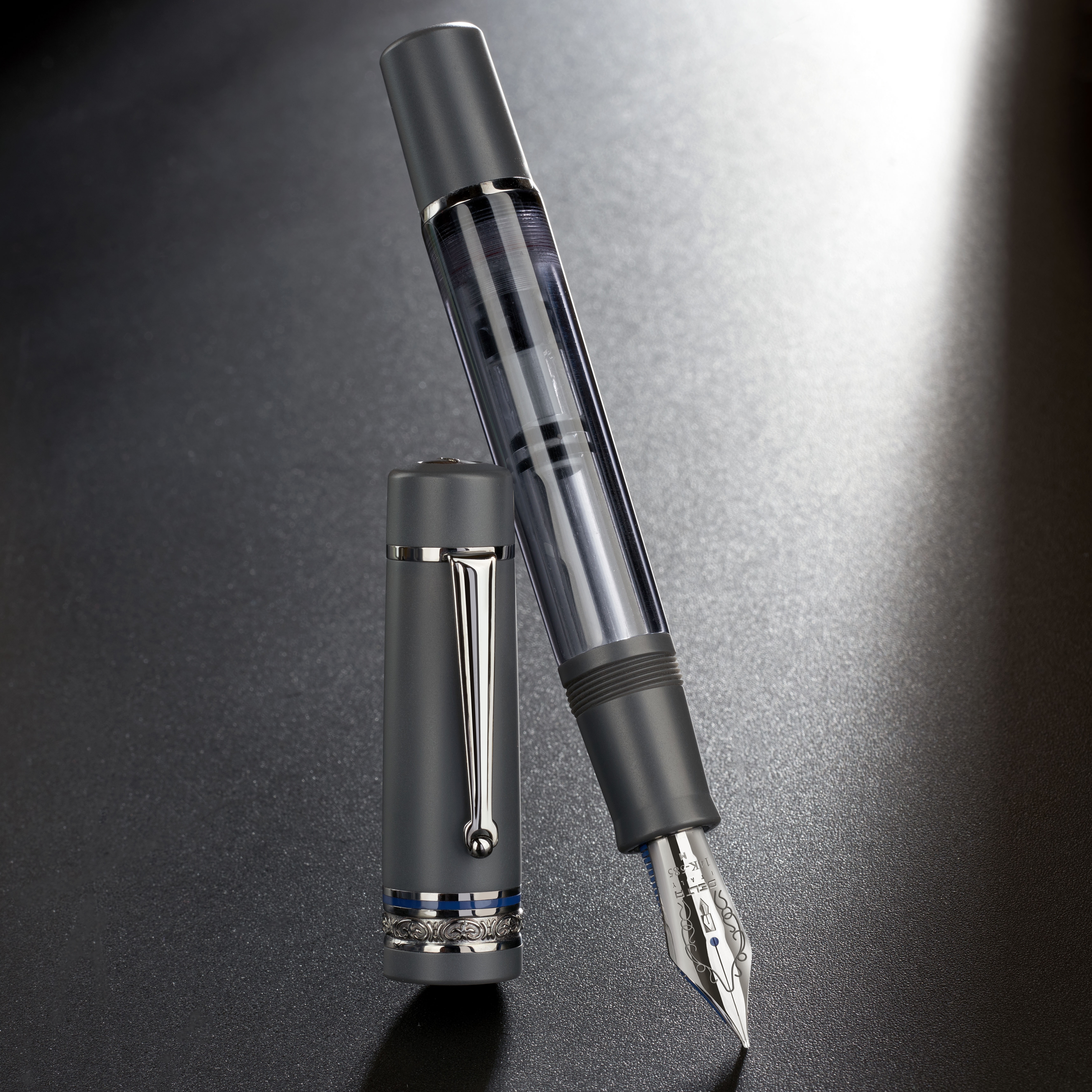 Delta Mid-Size-Plus Prestige Matte Grey ST Fountain pen Delta Mid-Size-Plus Prestige Matte Grey ST Fountain pen