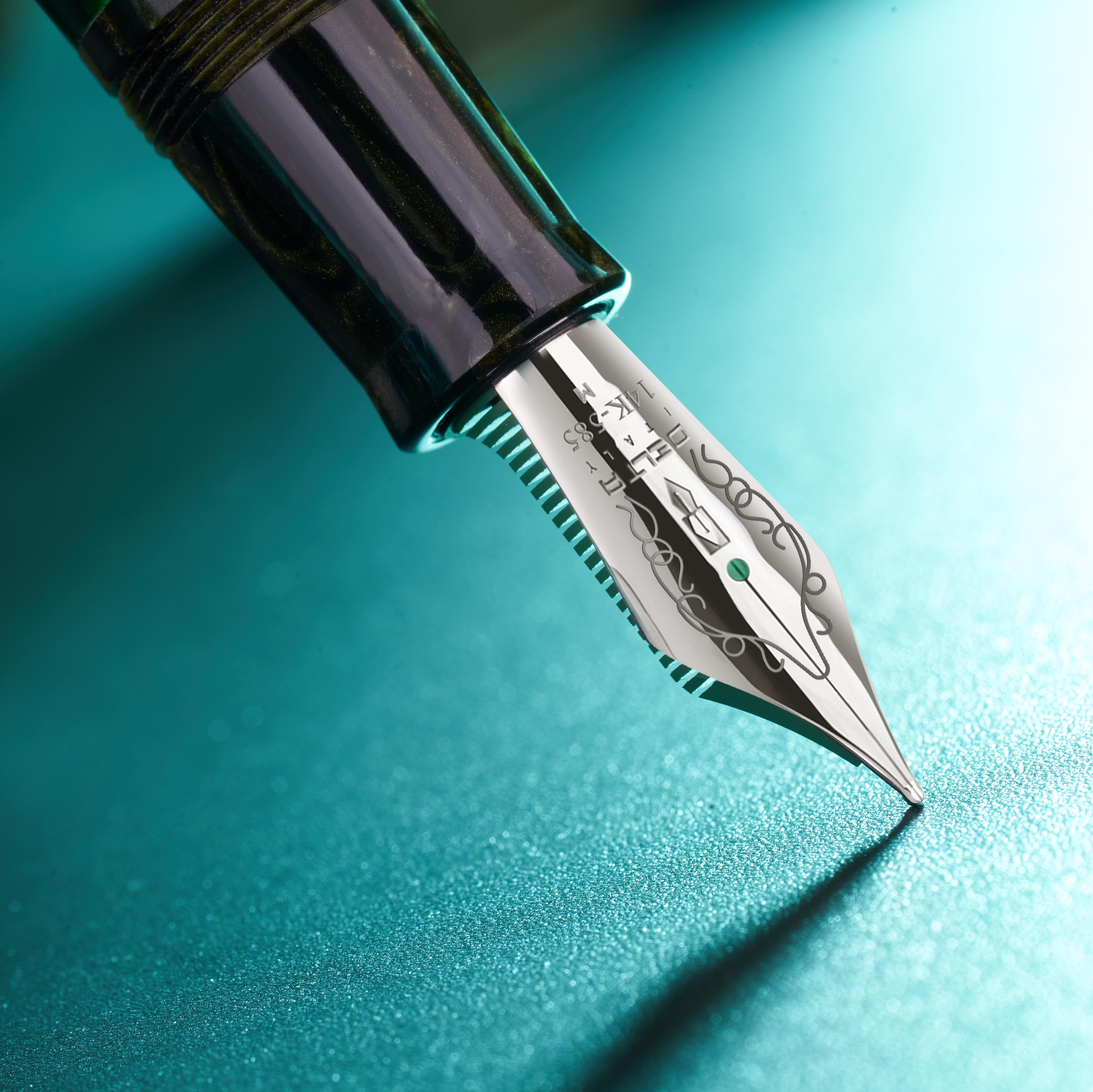 Delta Mid-Size-Plus Royal Green ST Fountain pen Delta Mid-Size-Plus Royal Green ST Fountain pen