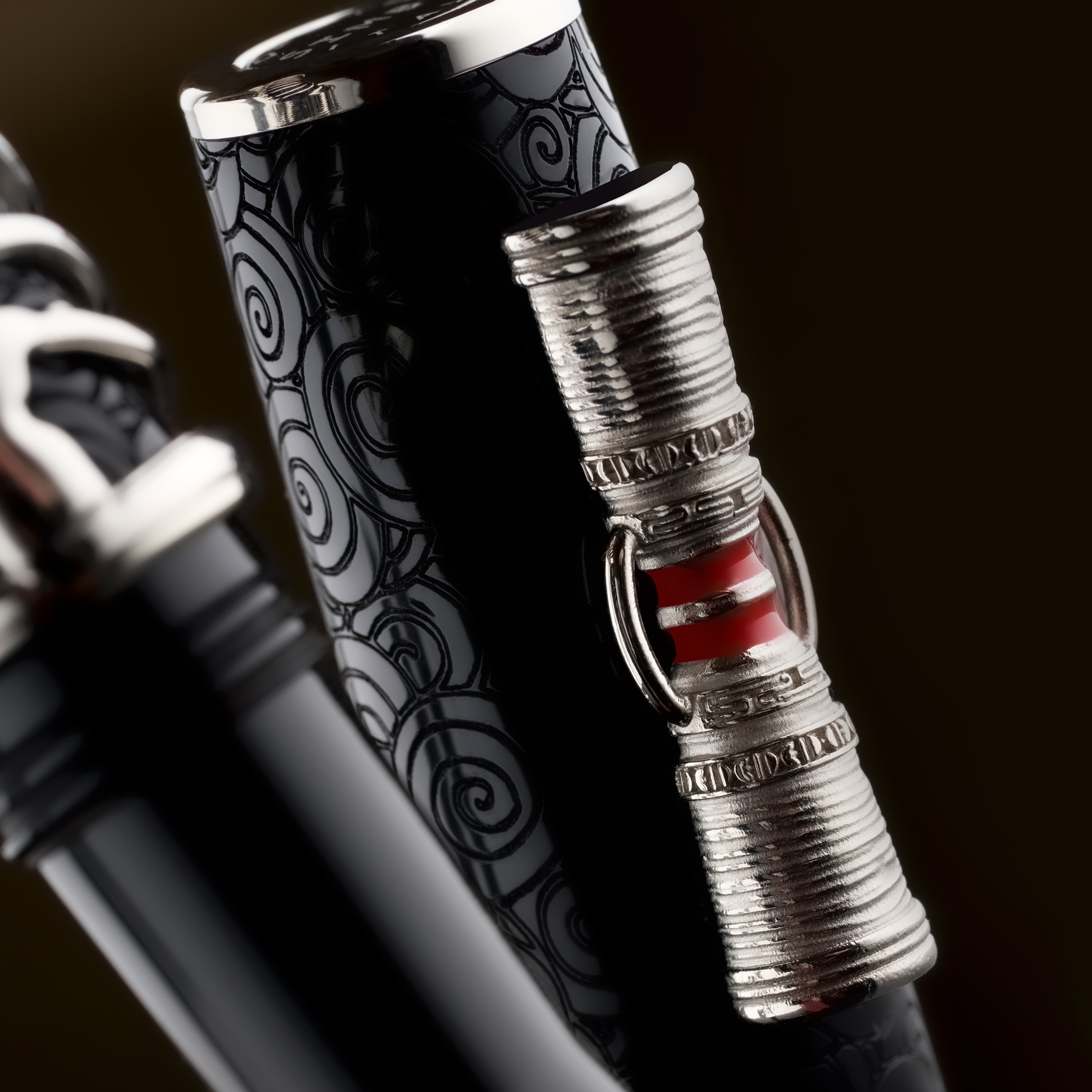 Delta Indigenous Simbu Black Sterling Silver LE ST Fountain pen Delta Indigenous Simbu Black Sterling Silver LE ST Fountain pen
