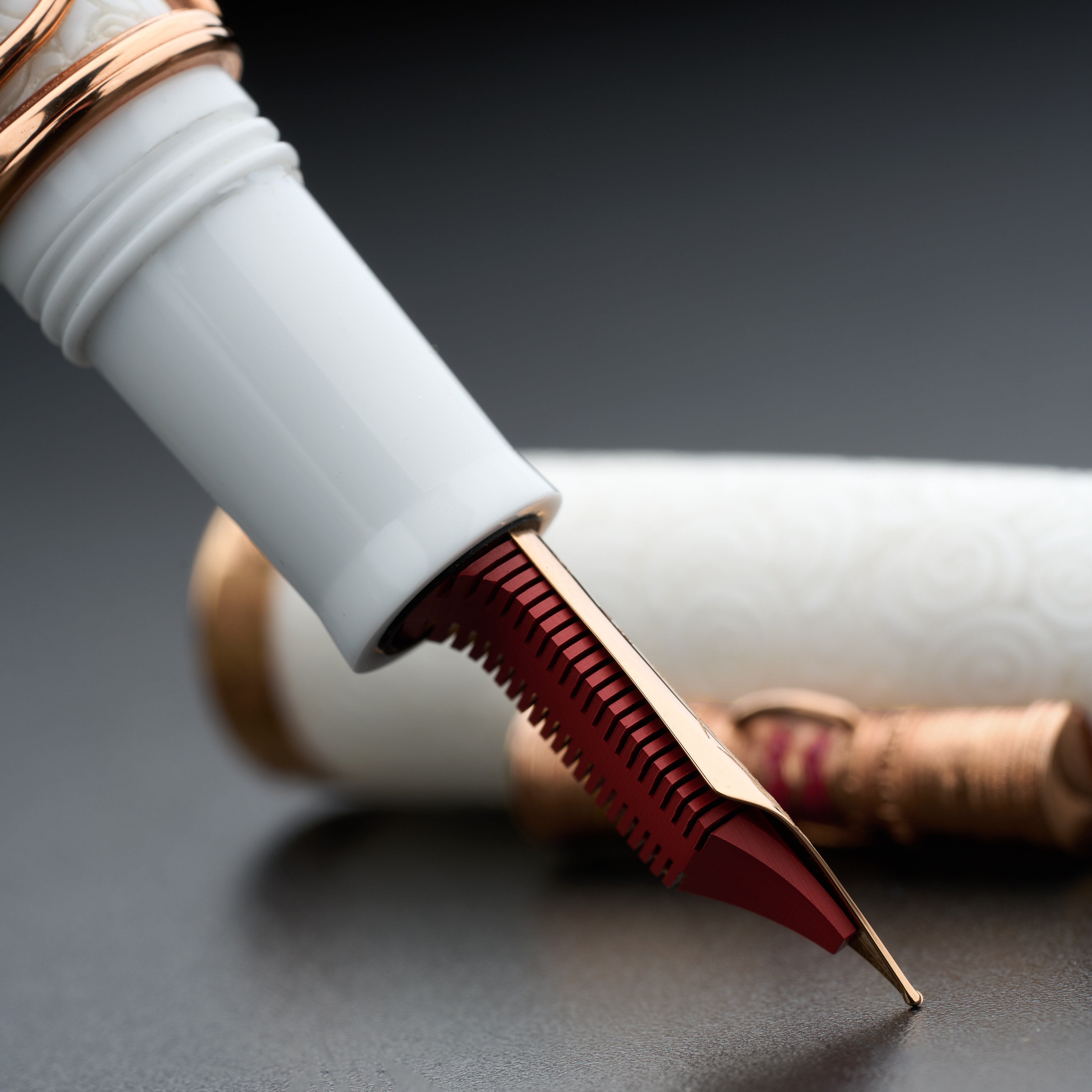 Delta Indigenous Simbu White Rose Gold LE RGT Fountain pen Delta Indigenous Simbu White Rose Gold LE RGT Fountain pen