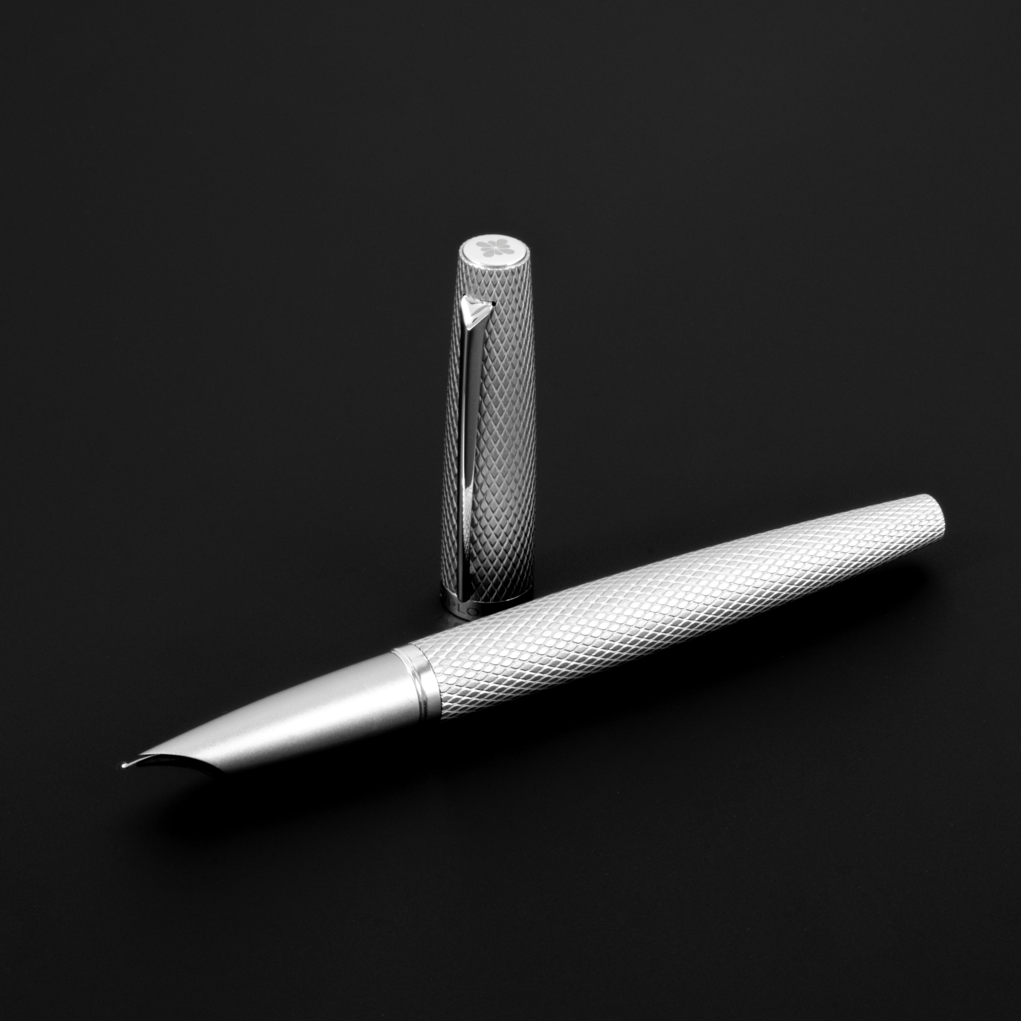 Diplomat Viper Silver Guilloche Stylo Plume