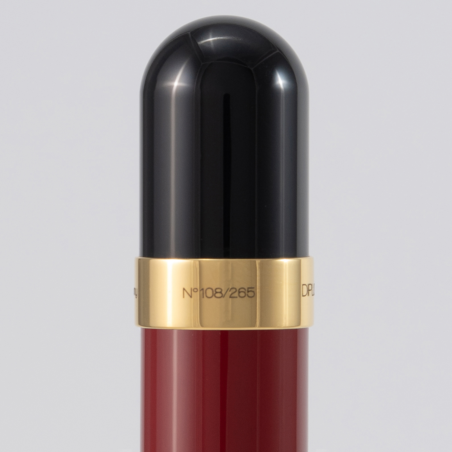 Diplomat XO Burgundy Lacquer Limited Edition Fountain pen Diplomat XO Burgundy Lacquer Limited Edition Fountain pen