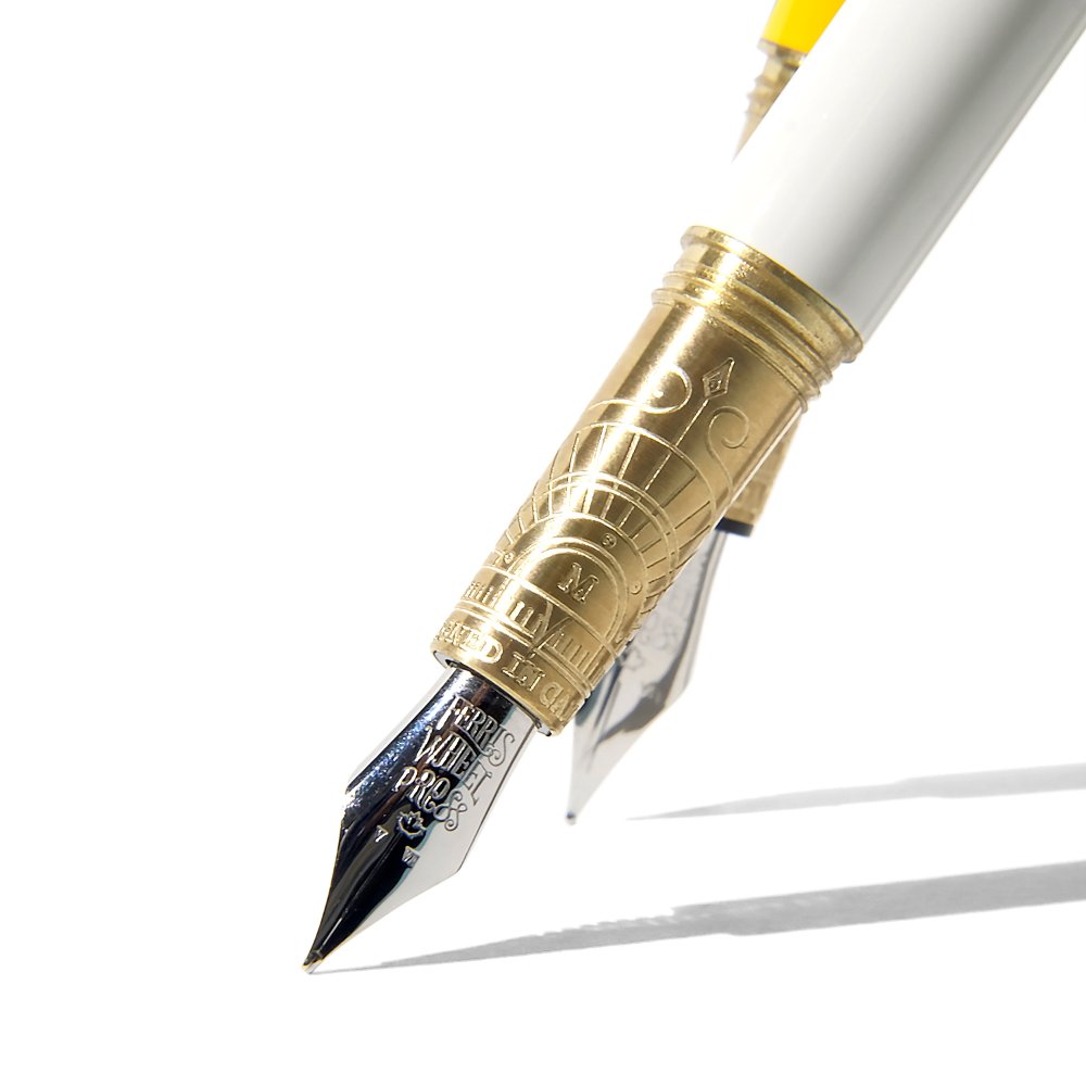 Ferris Wheel Press Brush Crème Glacée White Fountain pen Ferris Wheel Press Brush Crème Glacée White Fountain pen