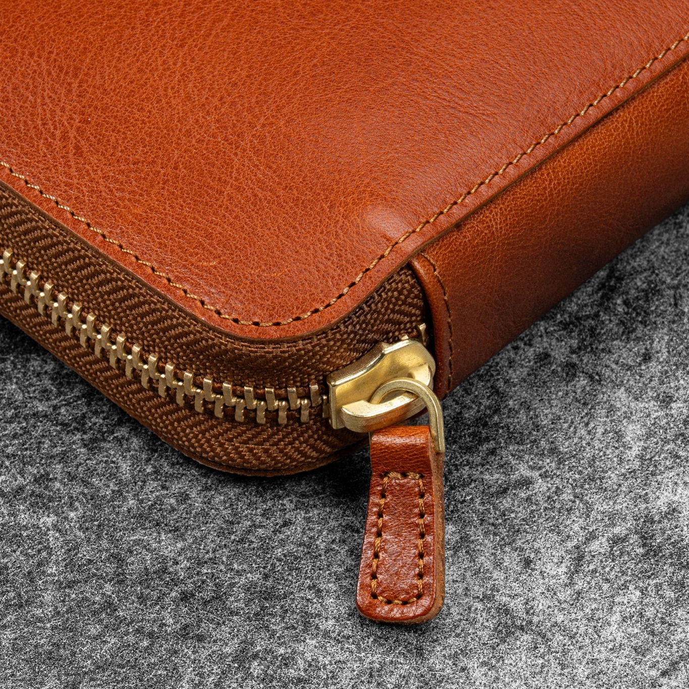 Galen Leather Legacy Zippered 6 Slots Deep Cognac Penetui