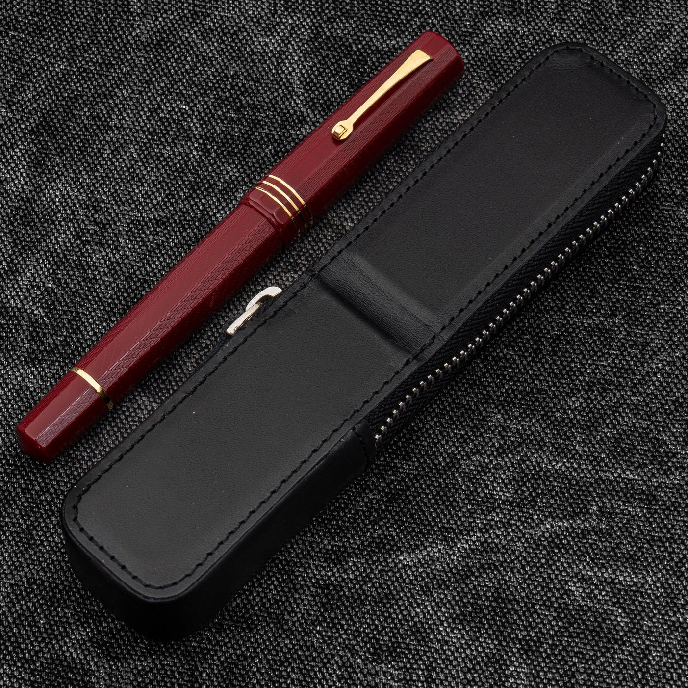 Galen Leather Magnum Opus Zippered Single Black Oversized Hard Pen Case