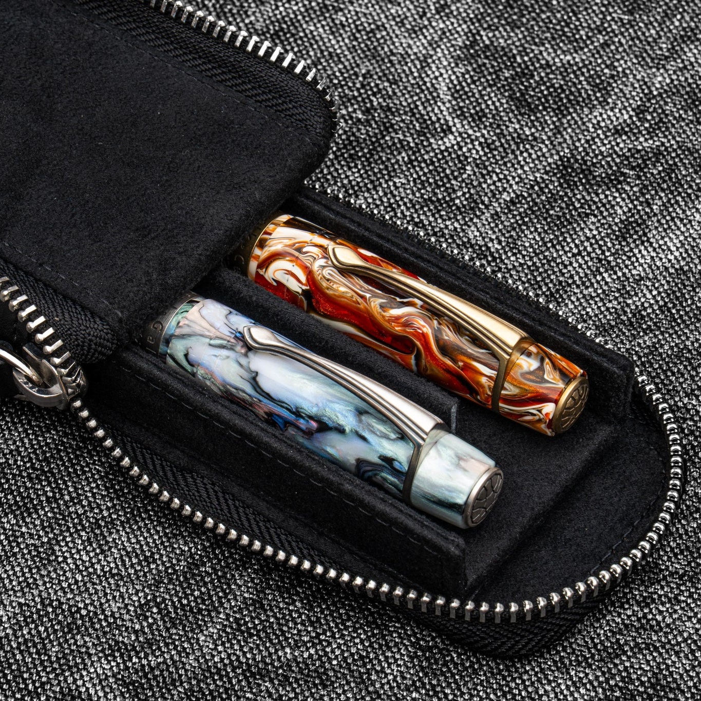 Galen Leather Magnum Opus Zippered 2 Slots Black Hard Pennenmap