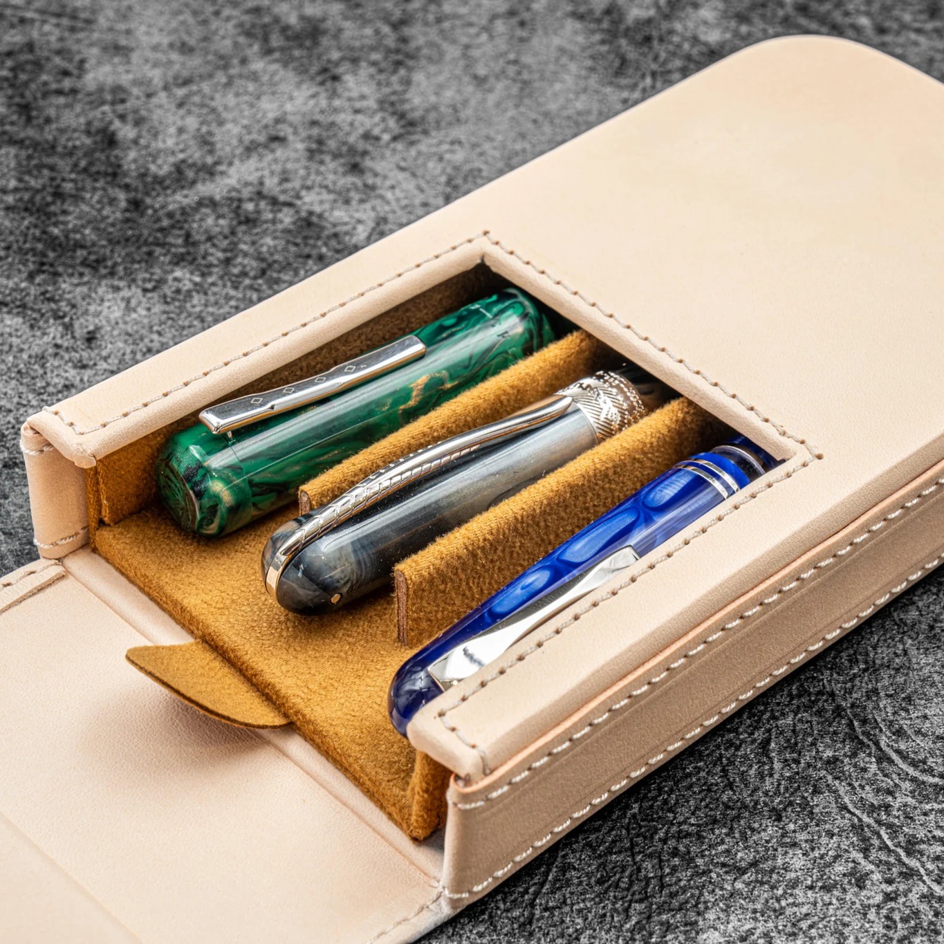 Galen Leather Magnum Opus 3 Slots Undyed Hard Pen Case