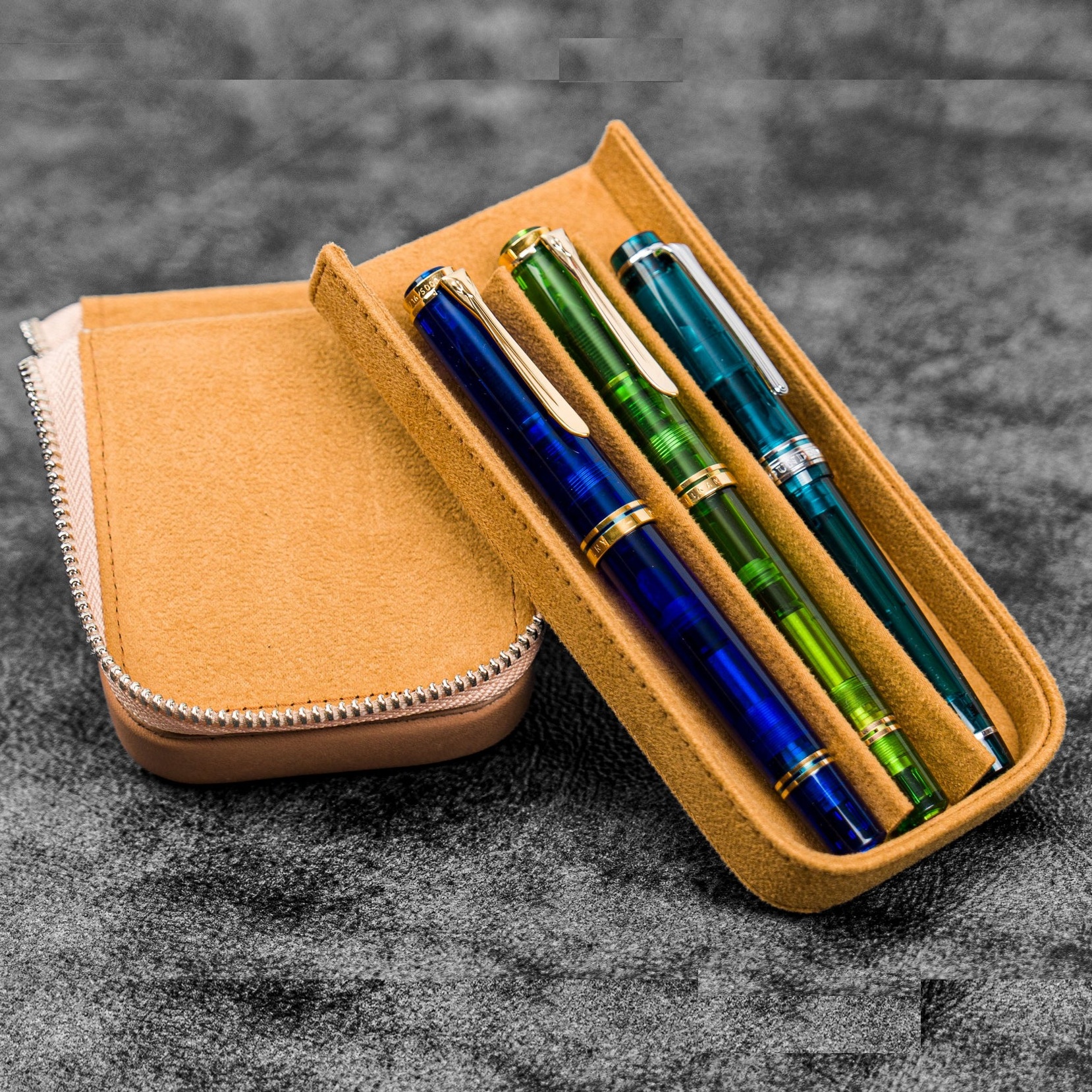 Galen Leather Magnum Opus Zippered 3 Slots Undyed Hard Pen Case