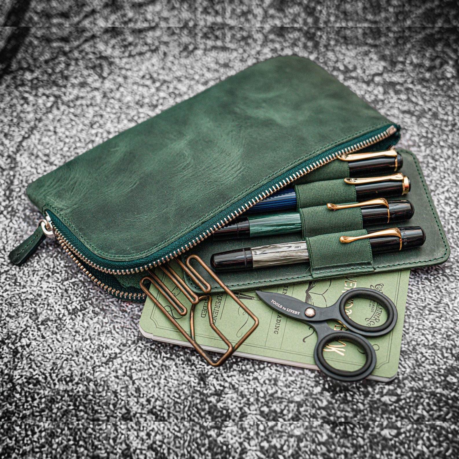 Galen Leather Slip-N-Zip 4 Slots Zippered Crazy Horse Fores Green Penetui