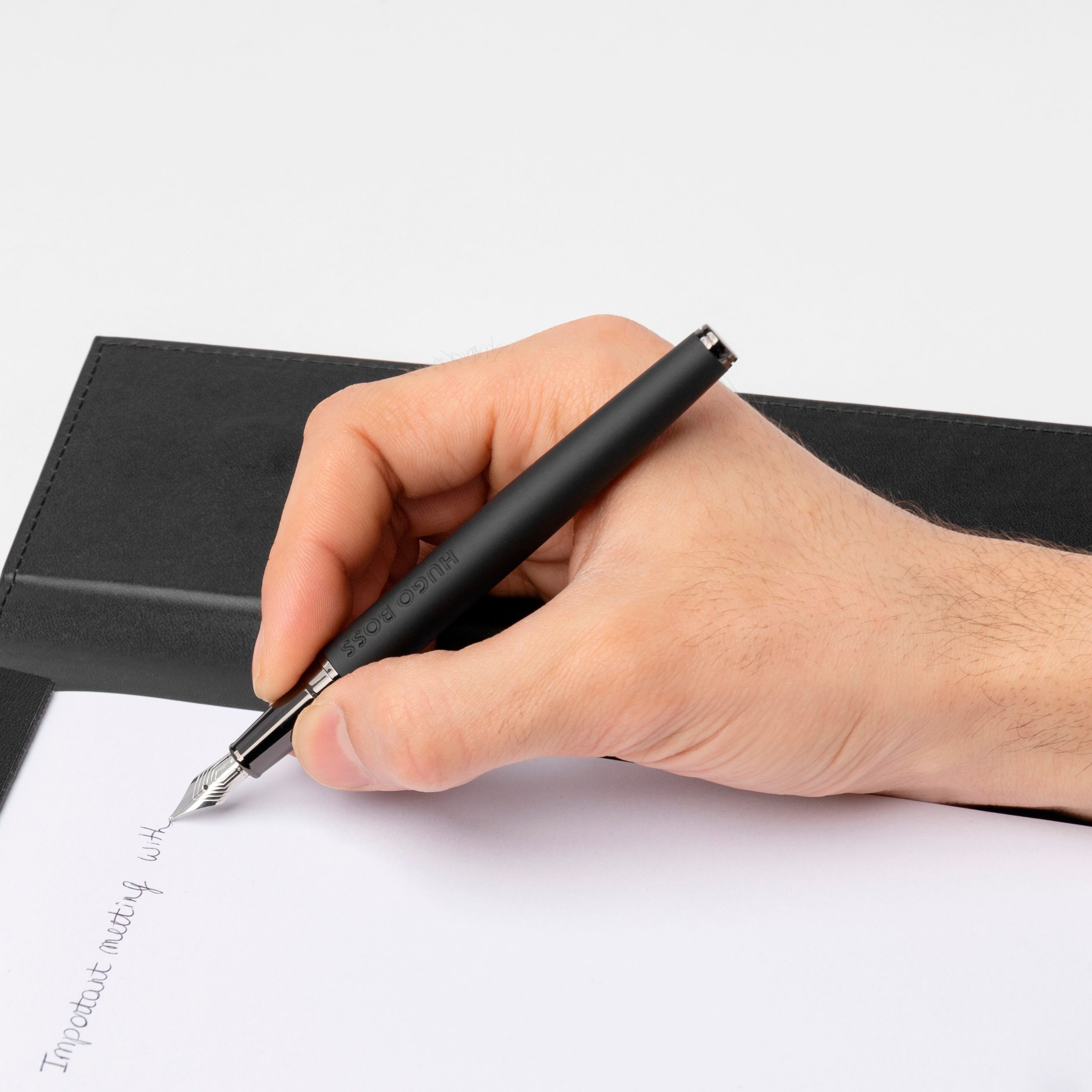 Hugo Boss Loop Iconic Black Fountain pen