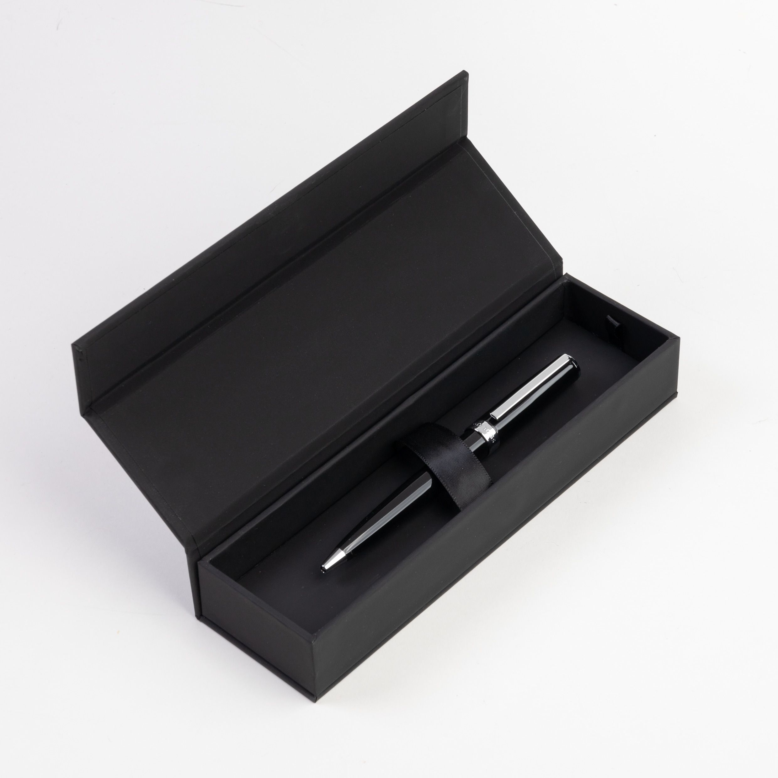 Hugo Boss Gear Icon Black Ballpoint Hugo Boss Gear Icon Black Ballpoint