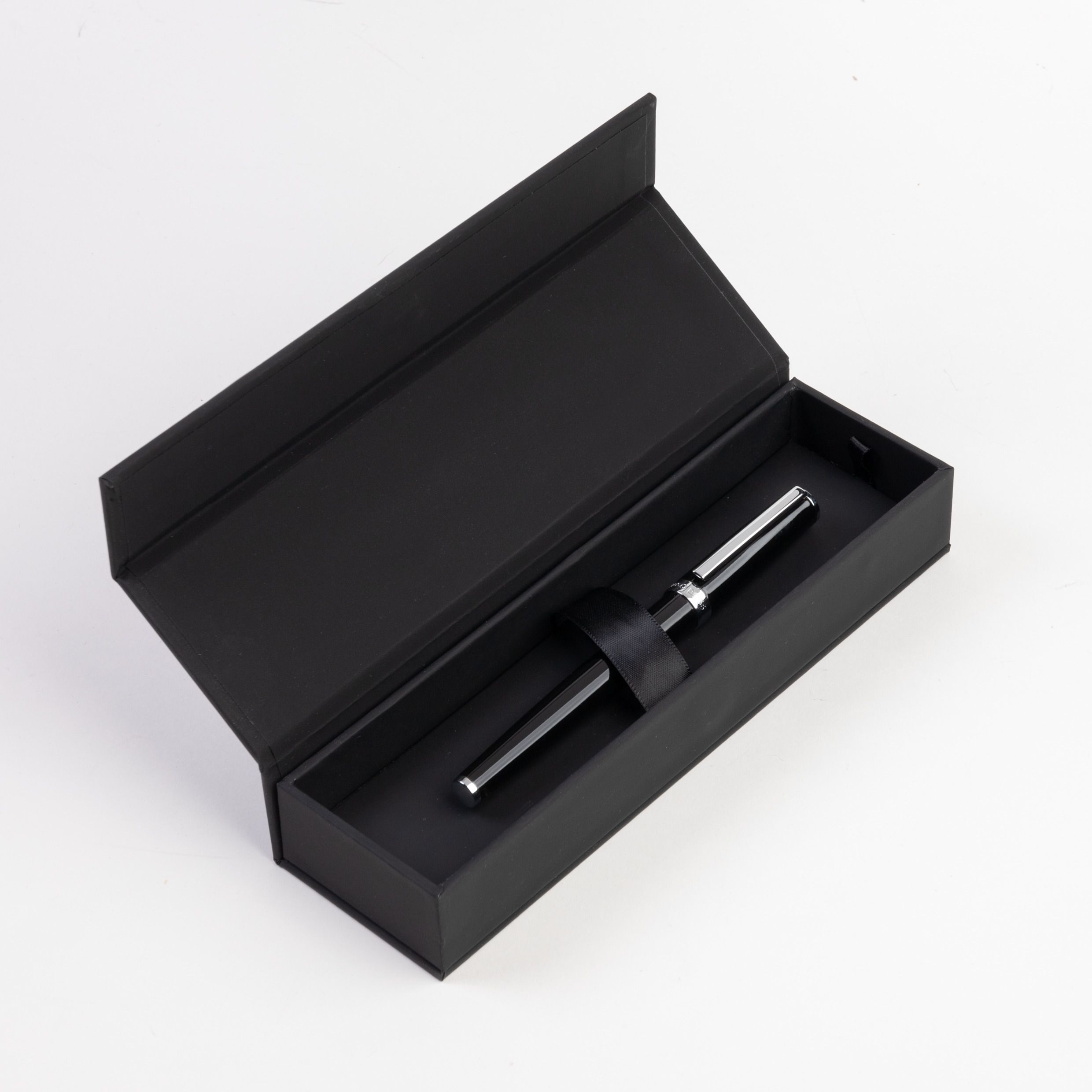 Hugo Boss Gear Icon Black Rollerball Hugo Boss Gear Icon Black Rollerball