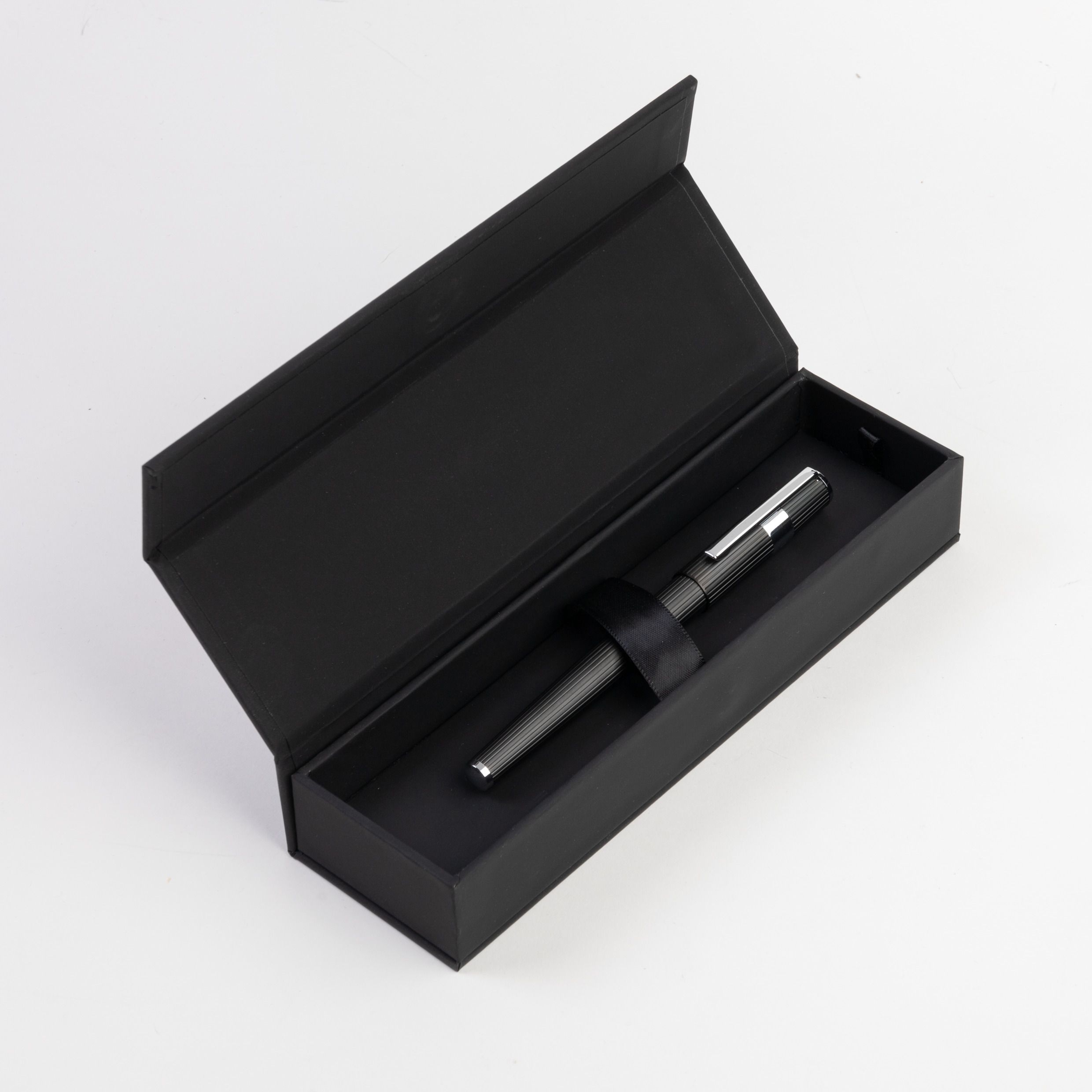 Hugo Boss Gear Ribs Black Fountain pen