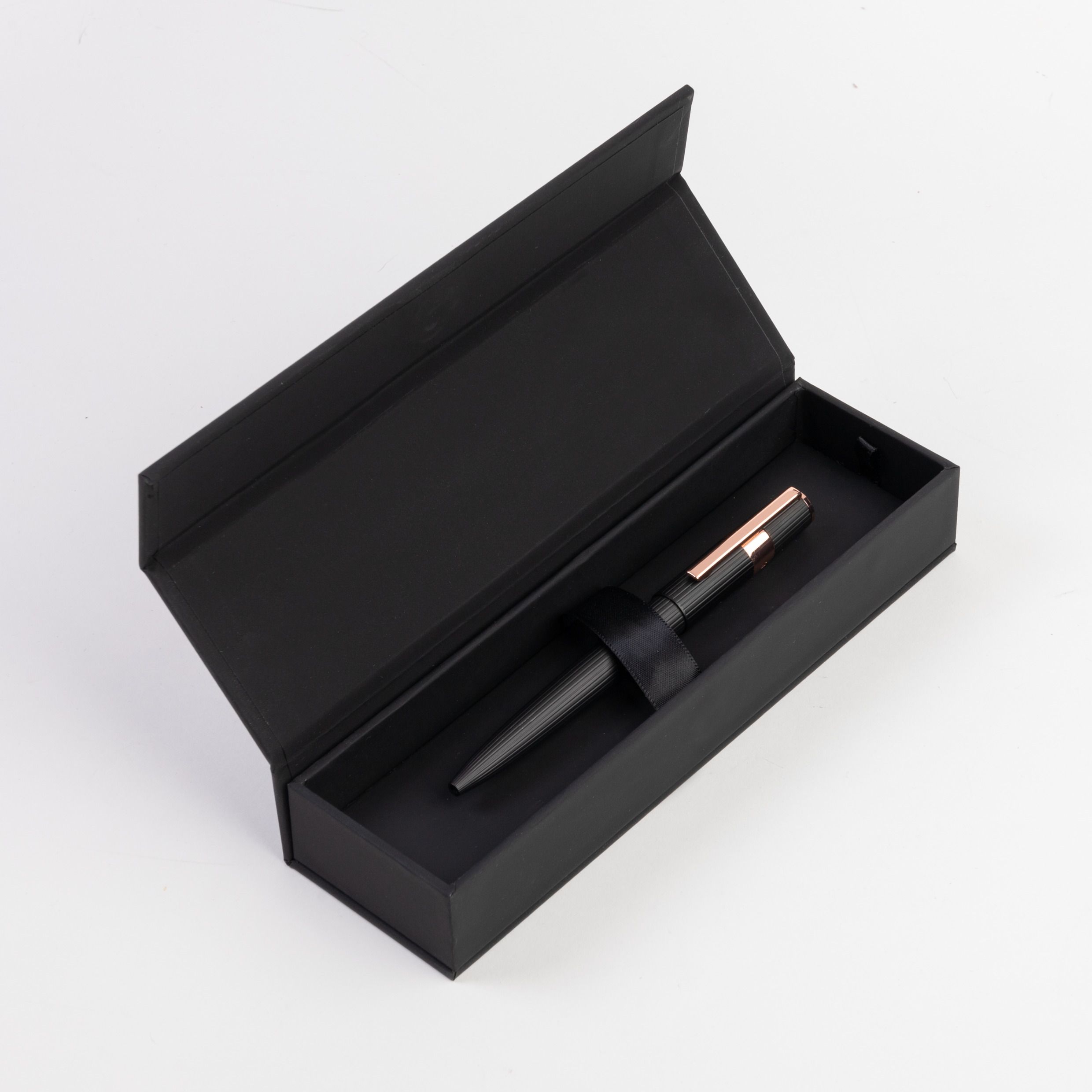 Hugo Boss Gear Pinstripe Black RGT Bolígrafo