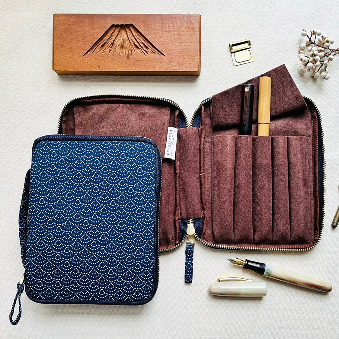 Kyoku Haku Seigaiha Dark Blue Cotton Zippered Pen Pouch (Tenfold) Kyoku Haku Seigaiha Dark Blue Cotton Zippered Pen Pouch (Tenfold)