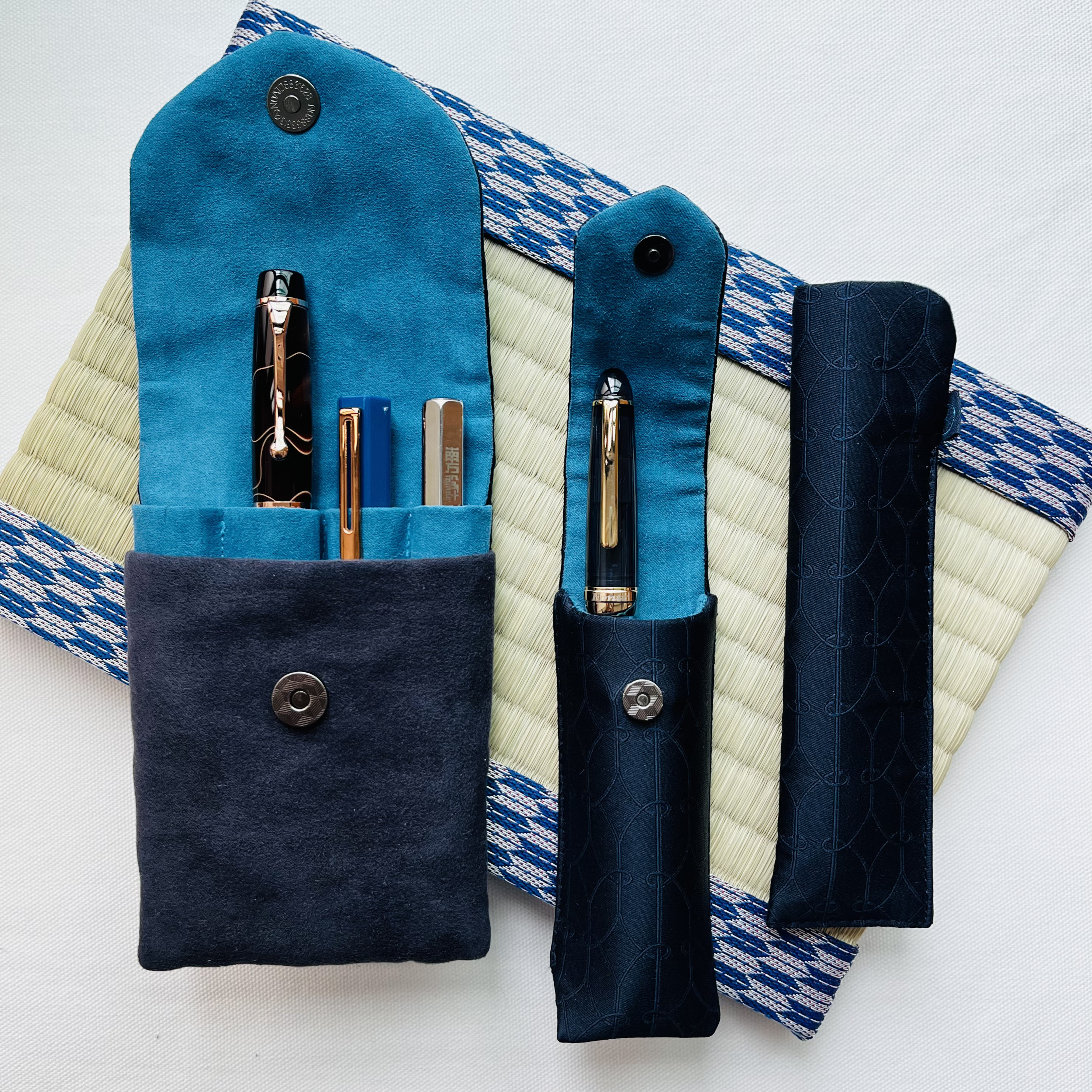 Kyoku Haku Classic Dark Blue Pen Pouch (Single) Kyoku Haku Classic Dark Blue Pen Pouch (Single)
