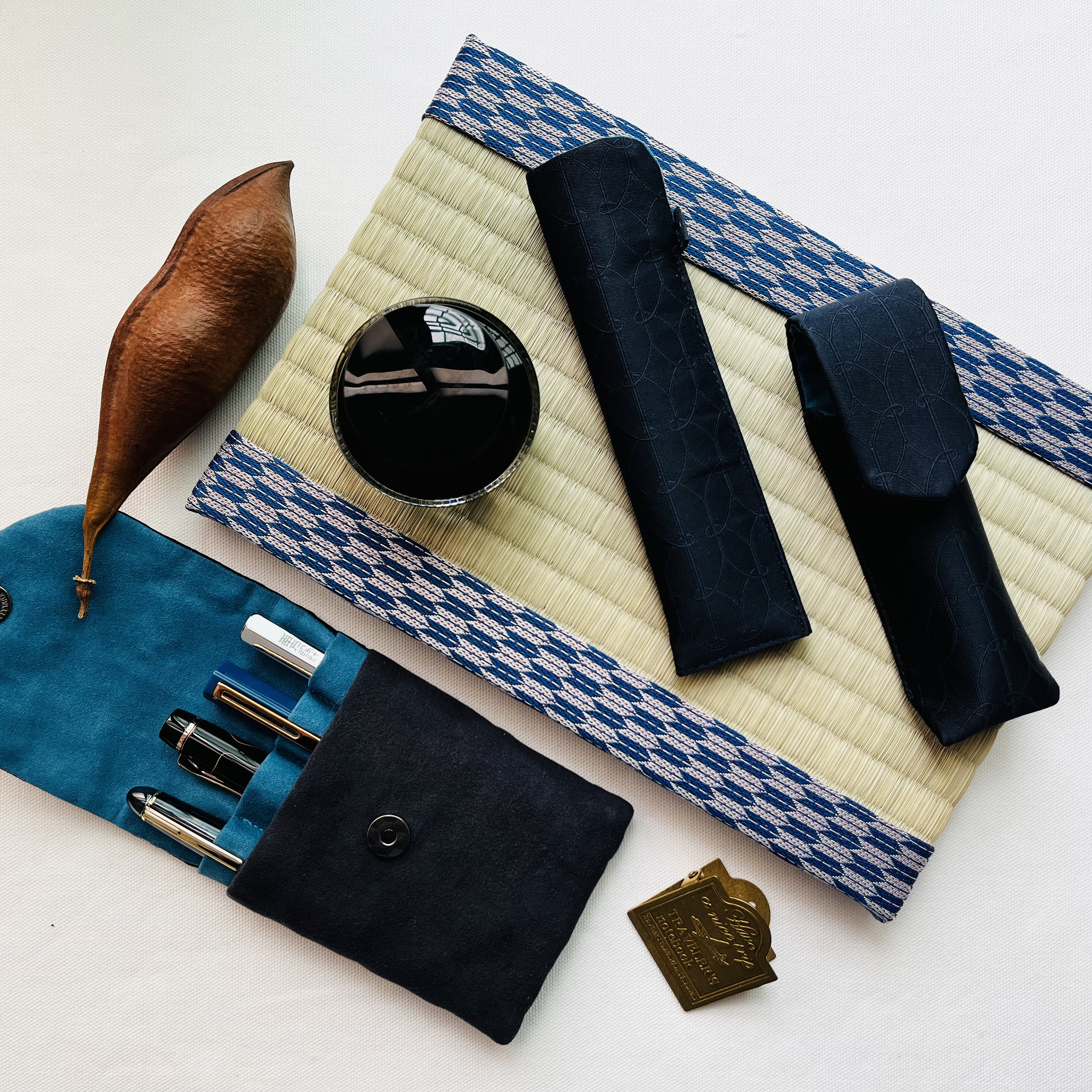 Kyoku Haku Classic Dark Blue Pen Pouch (Single) Kyoku Haku Classic Dark Blue Pen Pouch (Single)