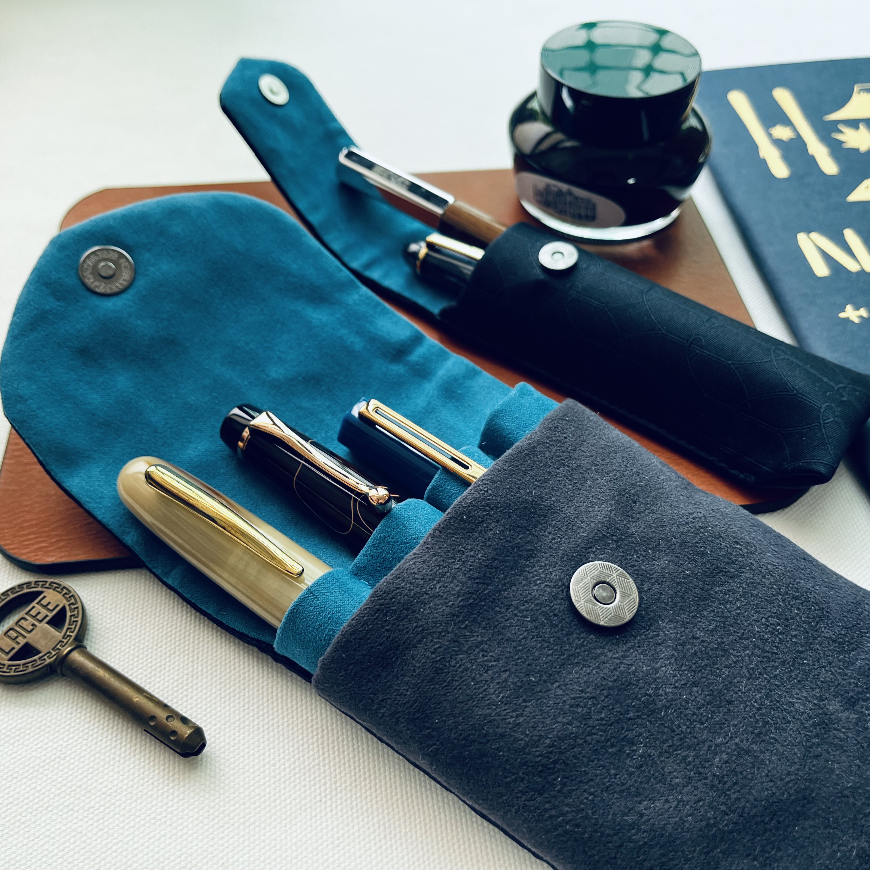 Kyoku Haku Classic Dark Blue Pen Pouch (Single) Kyoku Haku Classic Dark Blue Pen Pouch (Single)
