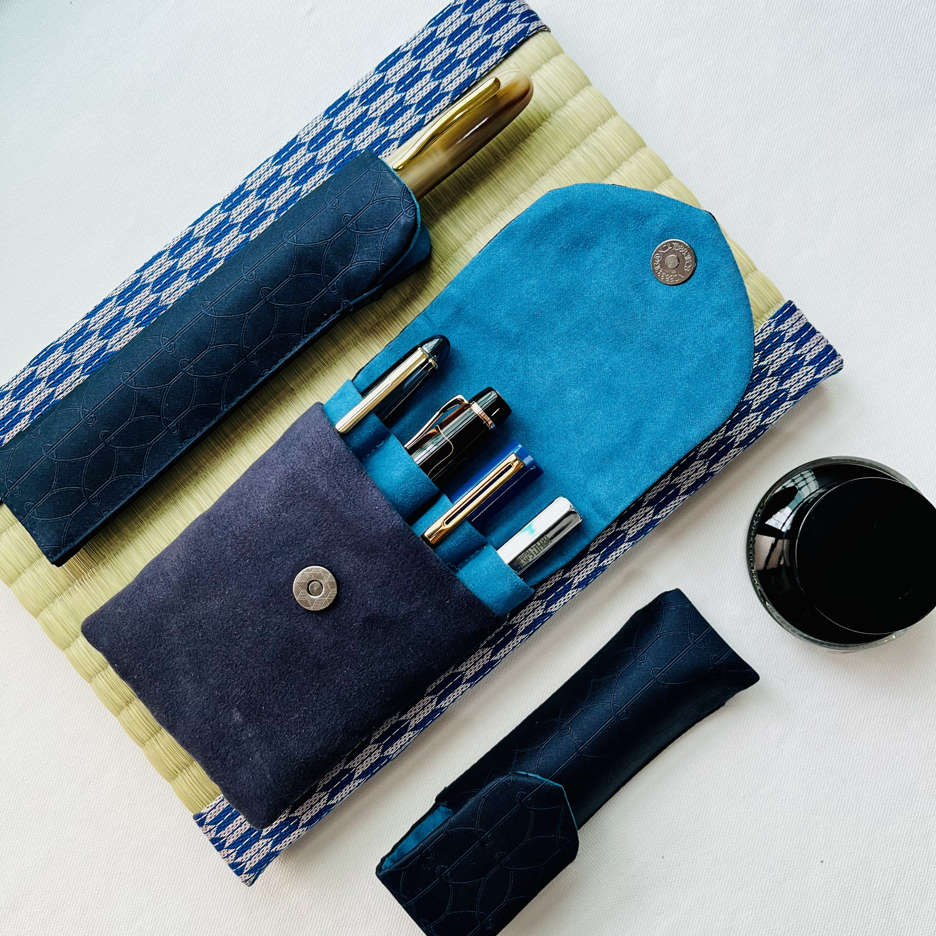 Kyoku Haku Classic Dark Blue Pen Pouch (Single) Kyoku Haku Classic Dark Blue Pen Pouch (Single)