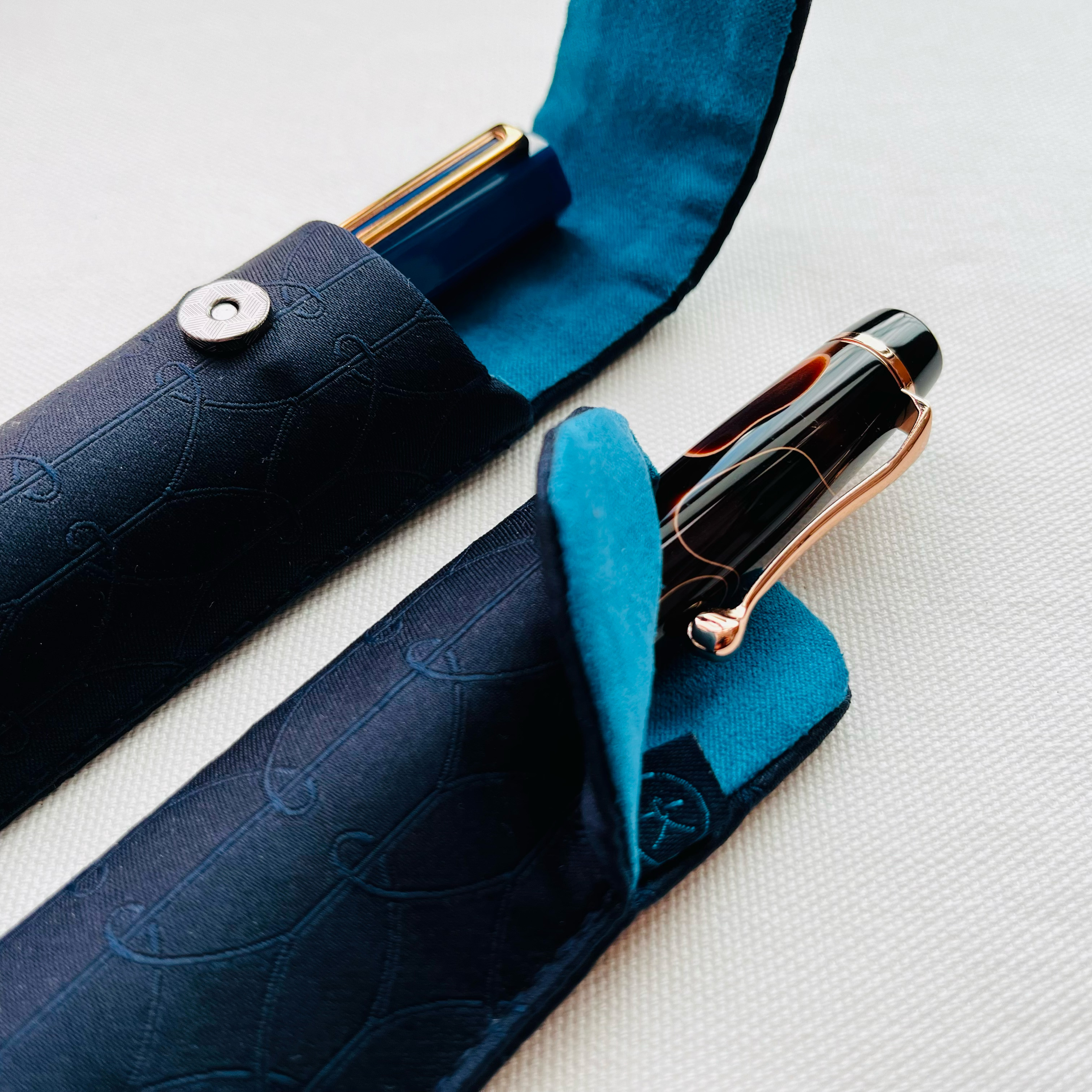 Kyoku Haku Classic Dark Blue Pen Pouch (Single) Kyoku Haku Classic Dark Blue Pen Pouch (Single)