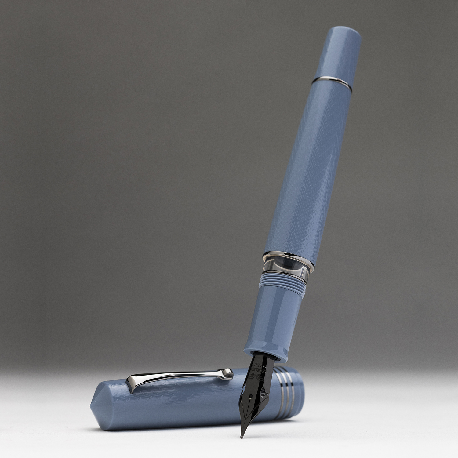 Leonardo Momento Zero Grande 2.0 The Art of Guilloché Indigo RT Fountain pen Leonardo Momento Zero Grande 2.0 The Art of Guilloché Indigo RT Fountain pen