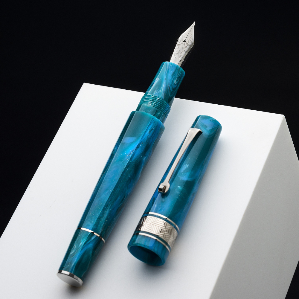 Leonardo Supernova Regular Star Light Blue ST Fountain pen Leonardo Supernova Regular Star Light Blue ST Fountain pen