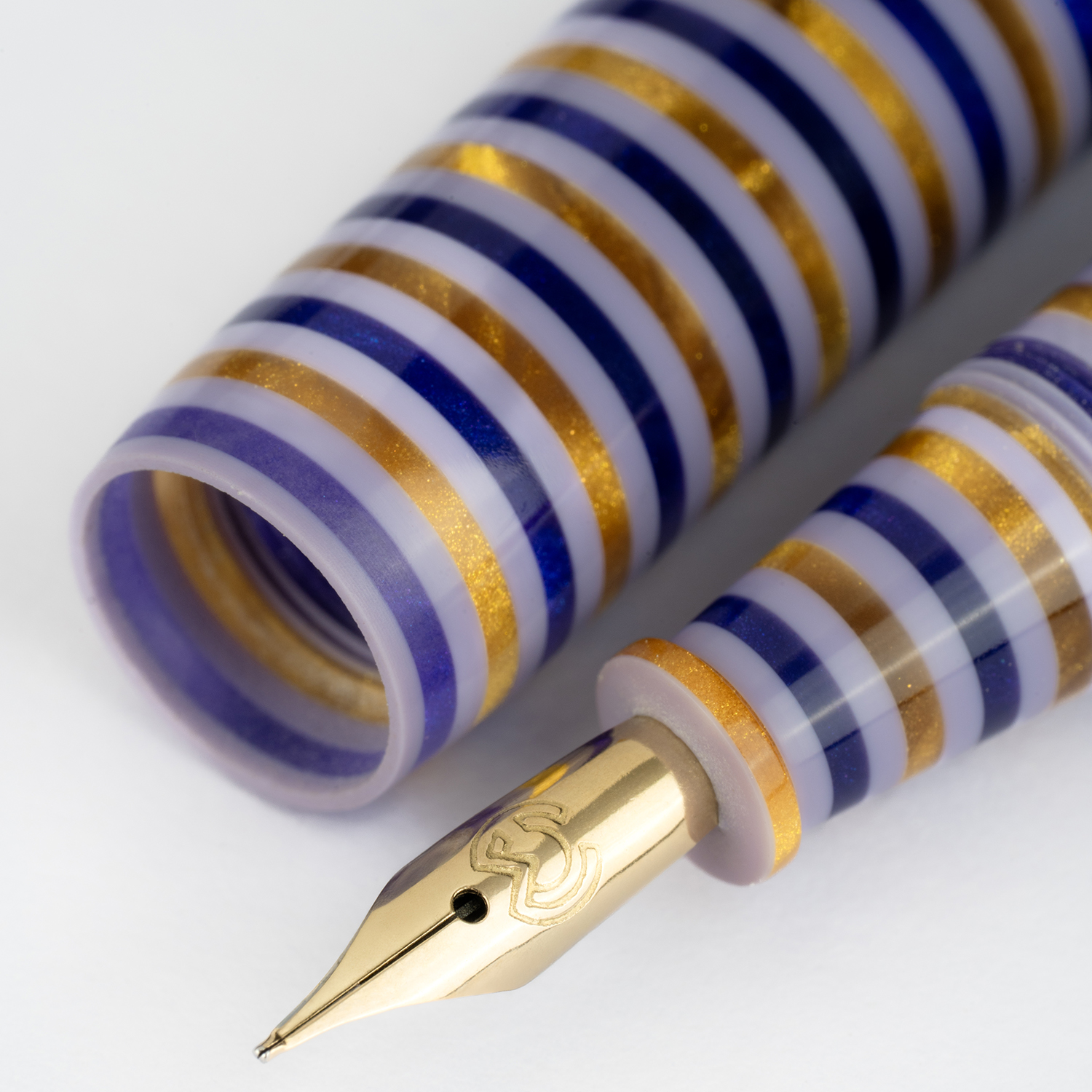 Magna Carta Trilli Fairy Bloom Wearable Necklace Plumo Estilográfica