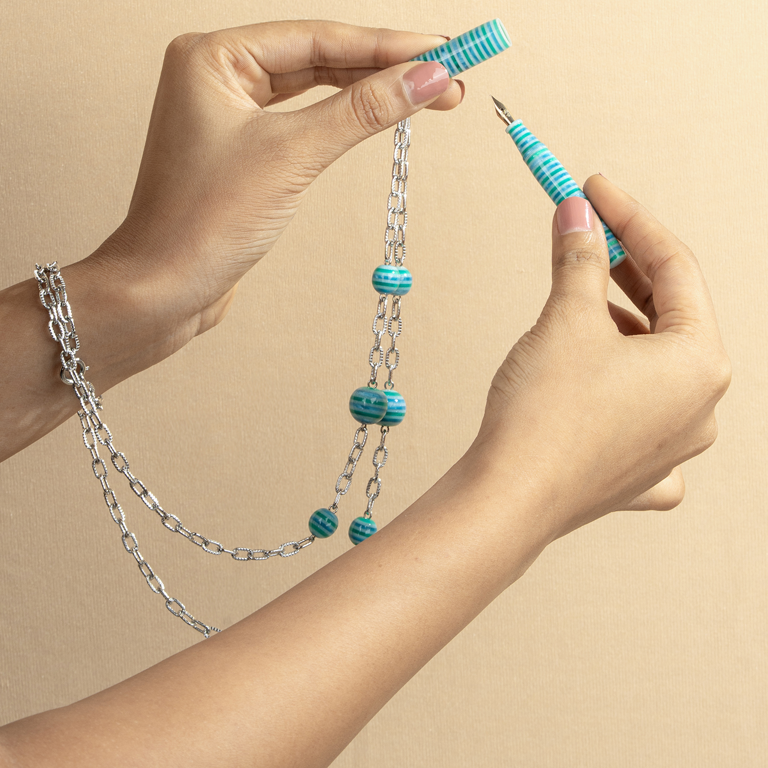 Magna Carta Trilli Neverland Wearable Necklace Stylo Plume