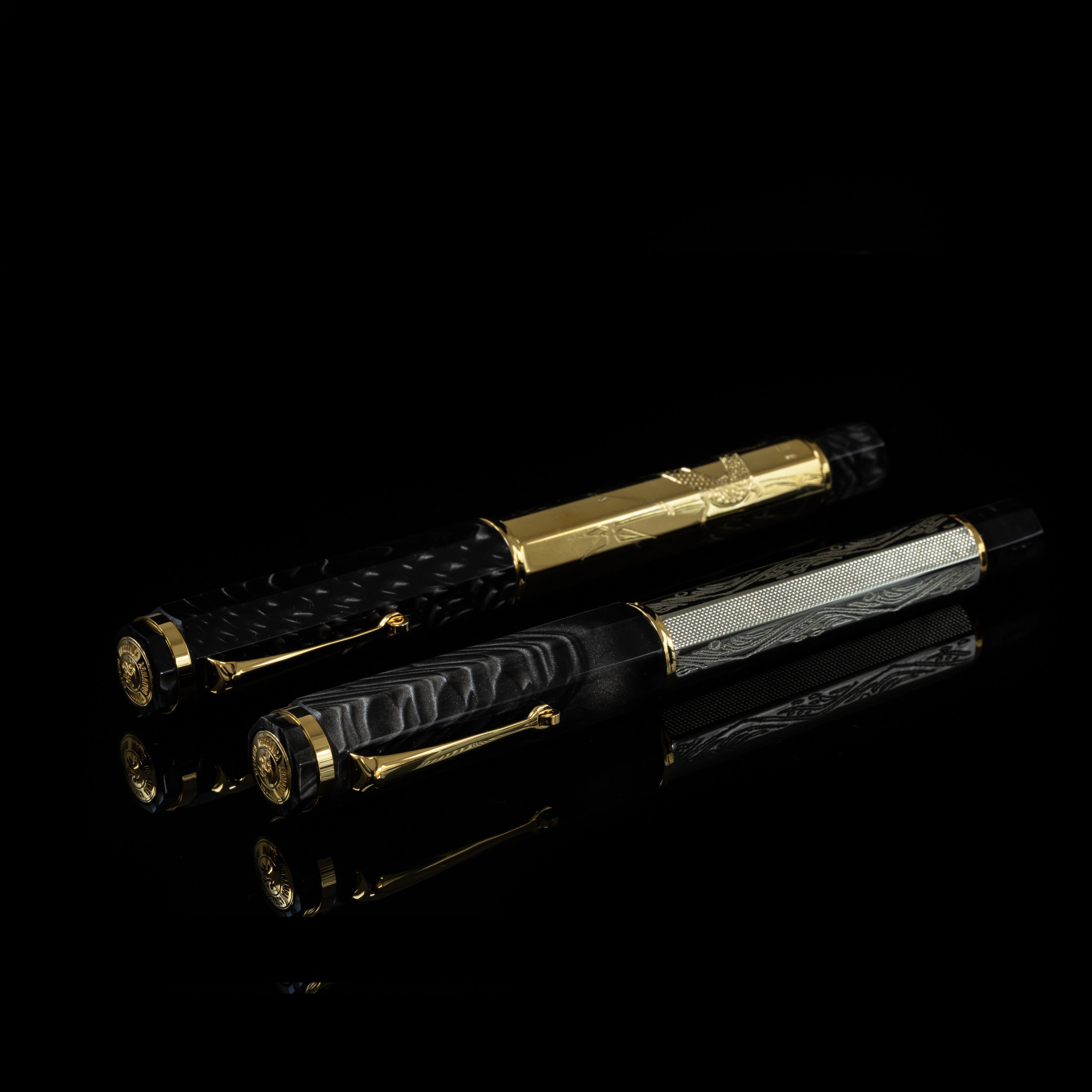Omas Cobra Silver Guilloché Füllfederhalter