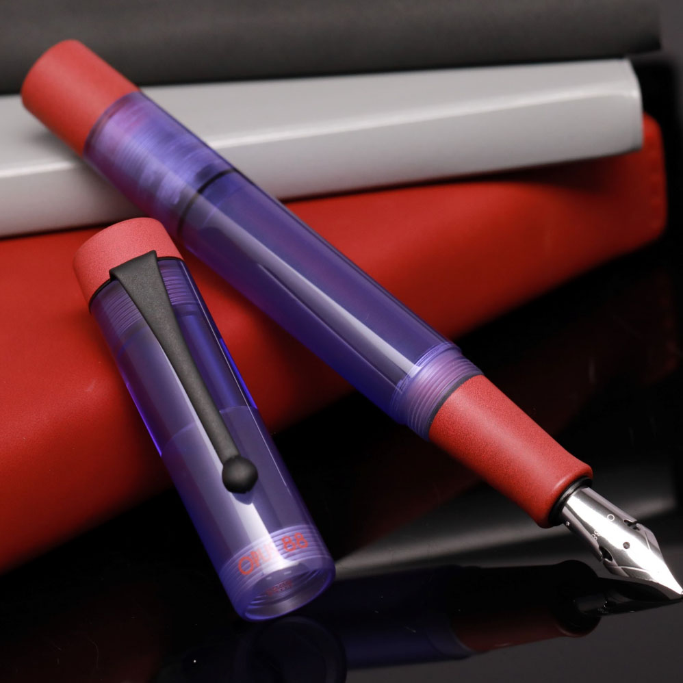 Opus 88 Demonstrator 2022 Color of the Year Pióro Wieczne