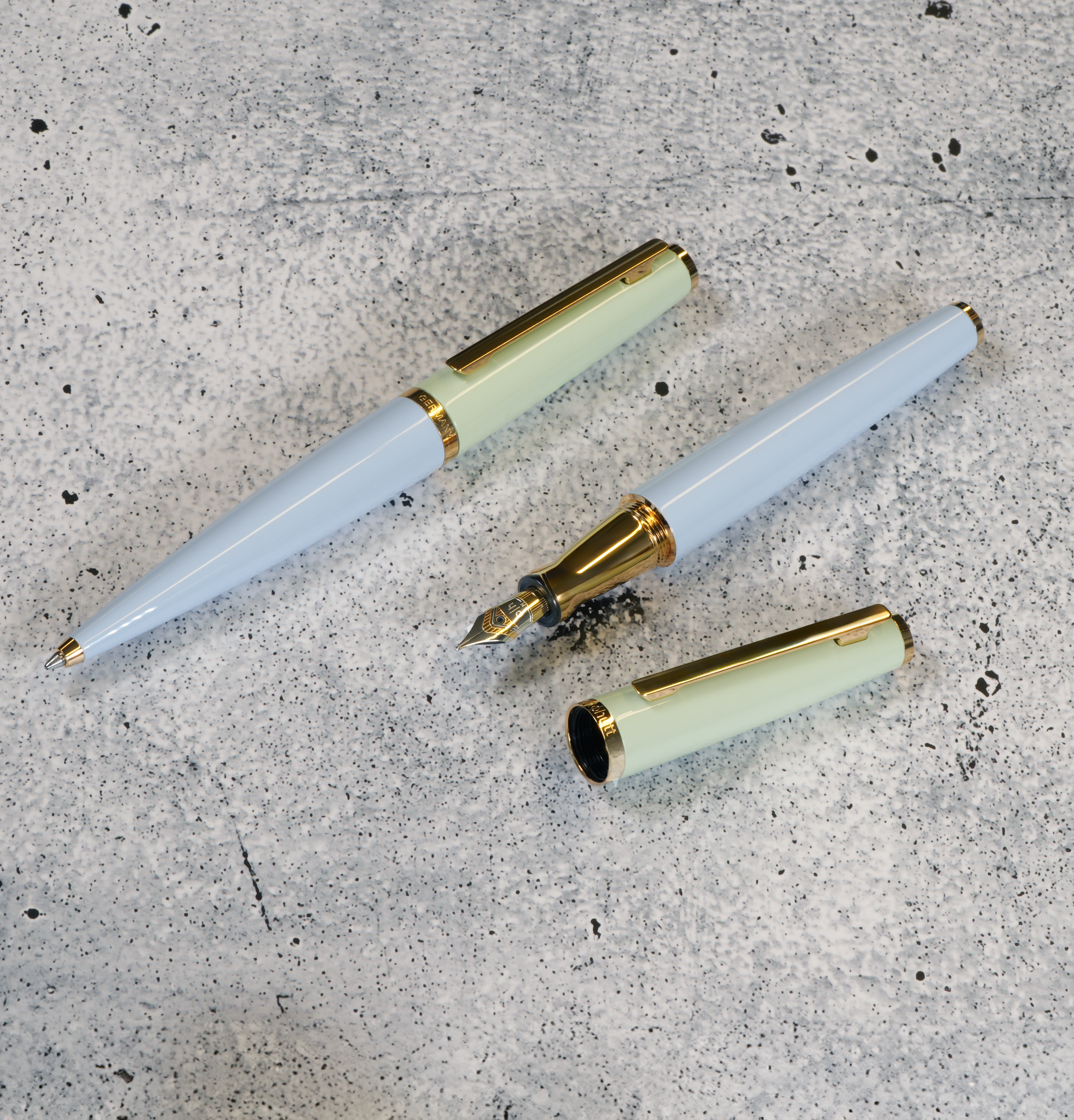 Otto Hutt Design 06 Glacier Soft Green Rollerball Otto Hutt Design 06 Glacier Soft Green Rollerball