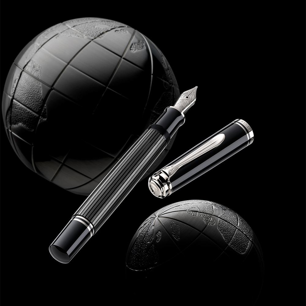 Pelikan Souverän M600 Black/Blue Fountain pen | Appelboom.com