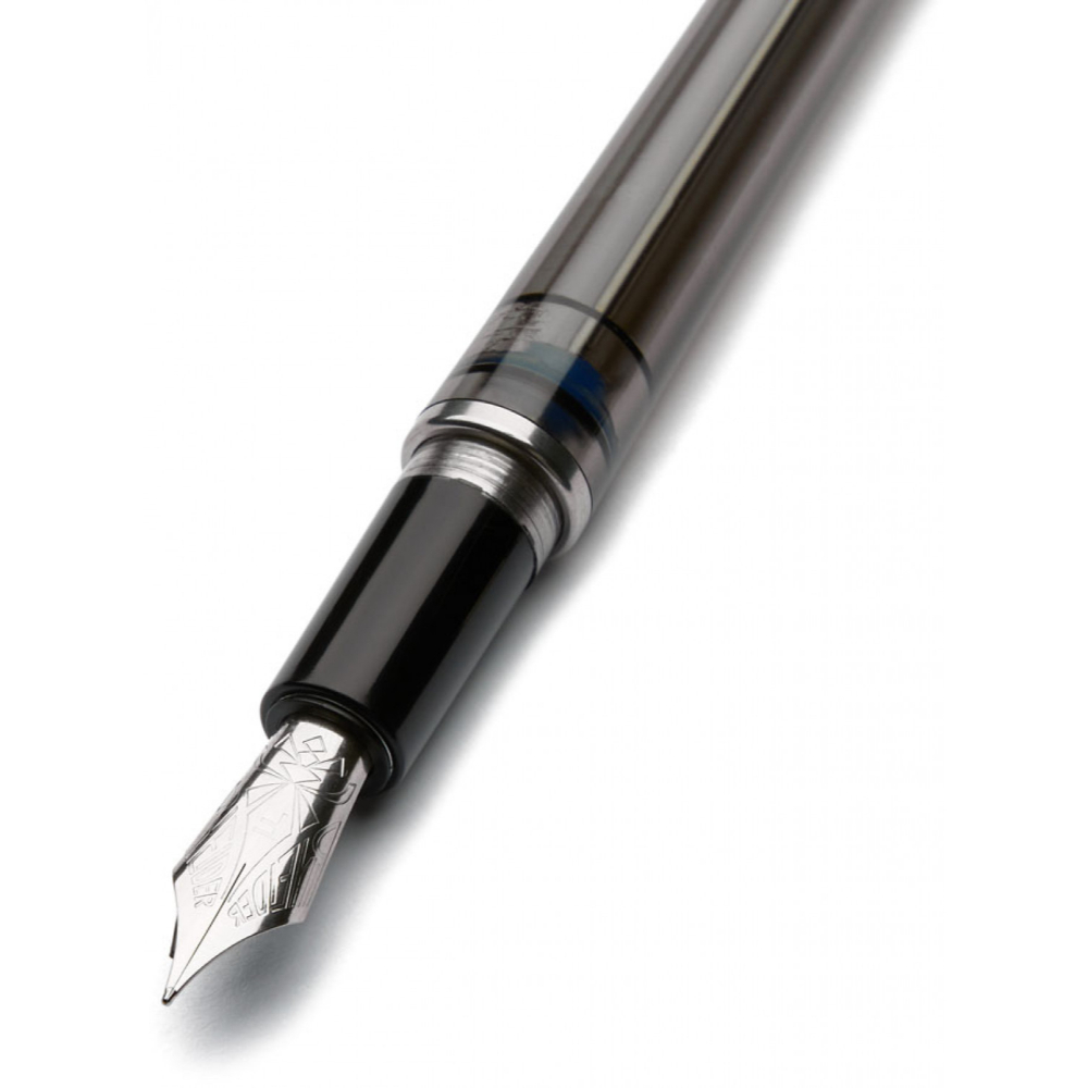 Pineider Avatar UR Traveller Graphene Black Fountain Pen Pineider Avatar UR Traveller Graphene Black Fountain Pen