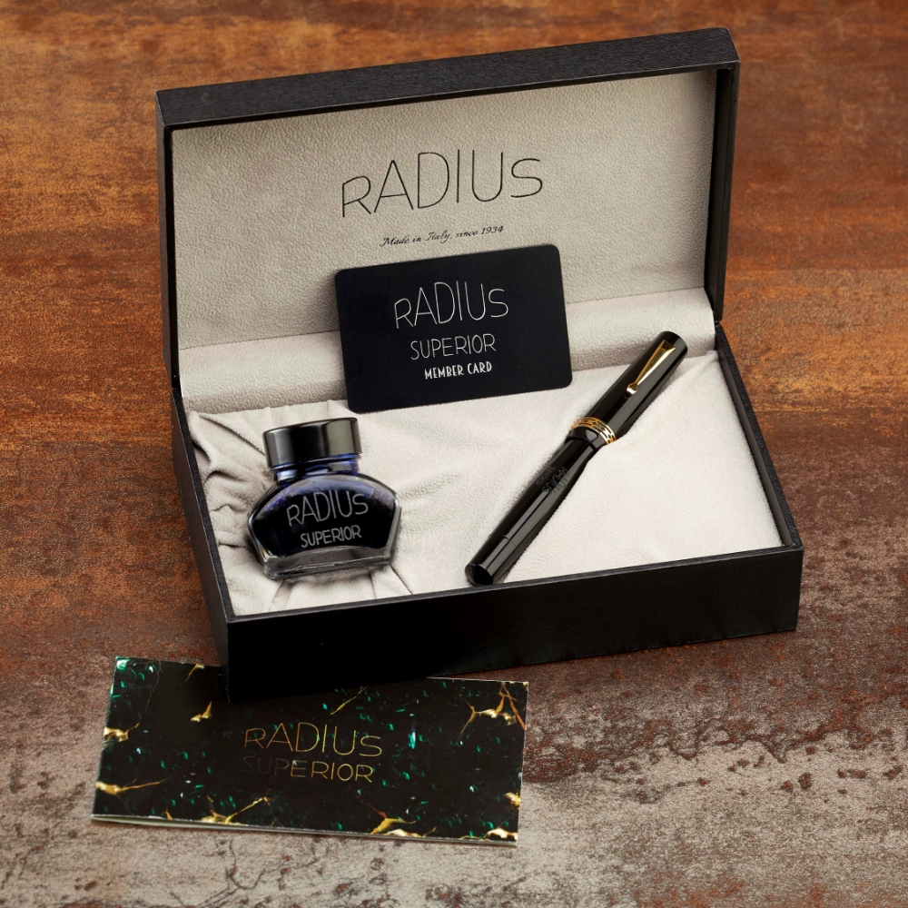 Radius Superior Corniglia Black Caneta de Tinta Permanente