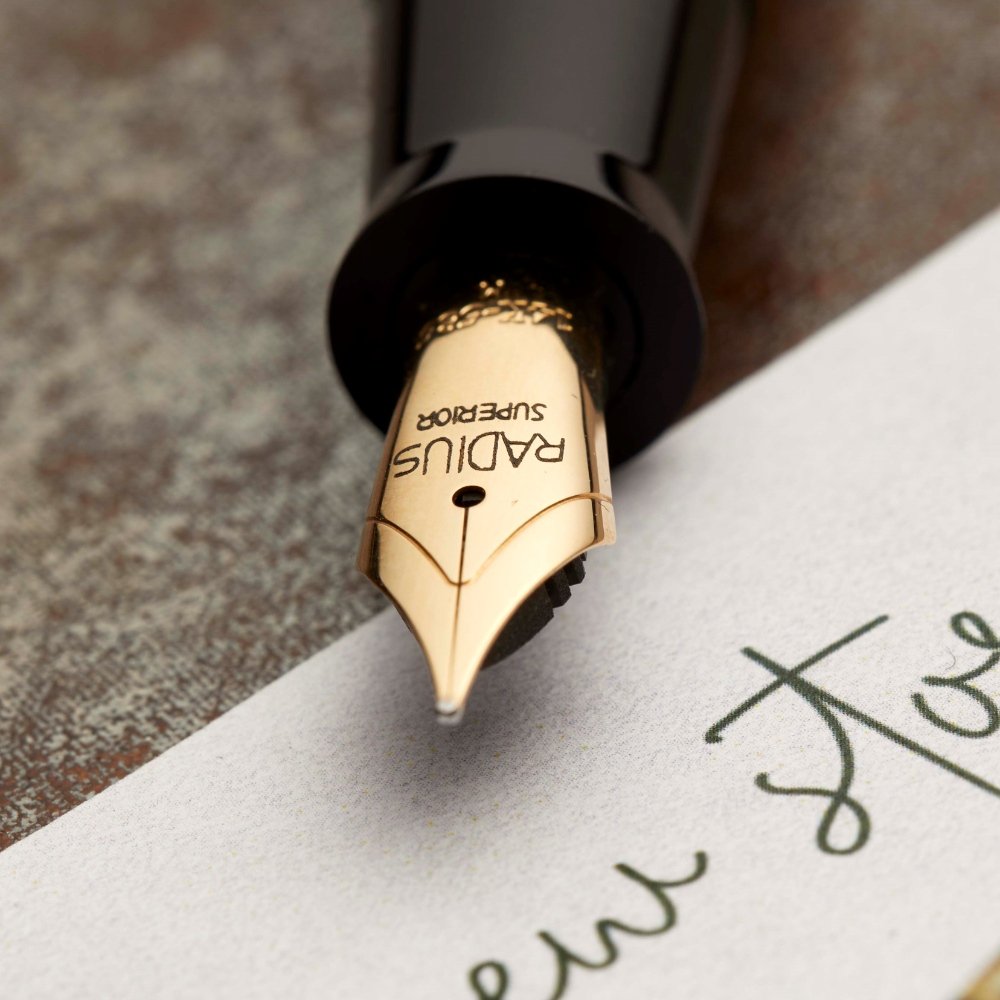 Radius Superior Corniglia Black Caneta de Tinta Permanente