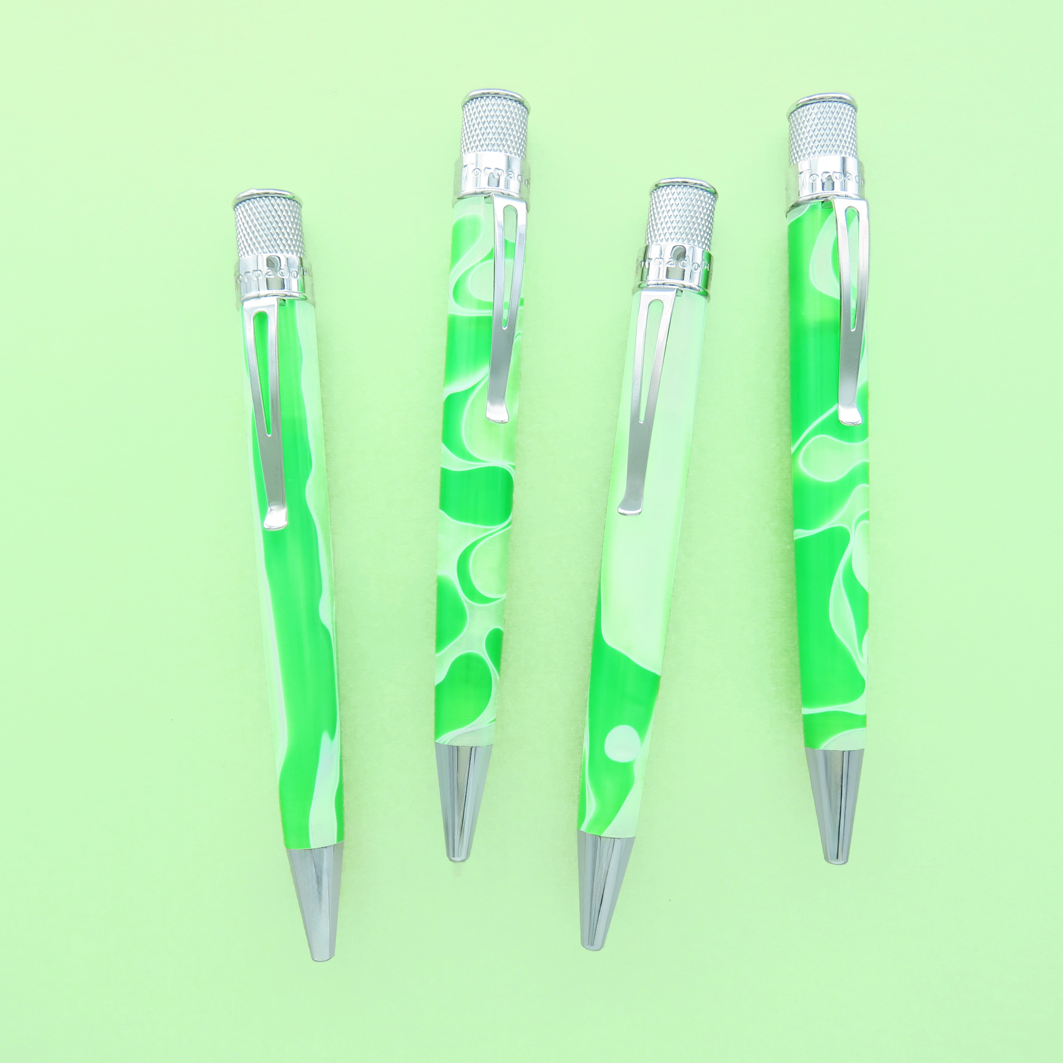 Retro 51 Tornado Acrylic Cosmic Swirl Green & White Rollerball / Bolígrafo