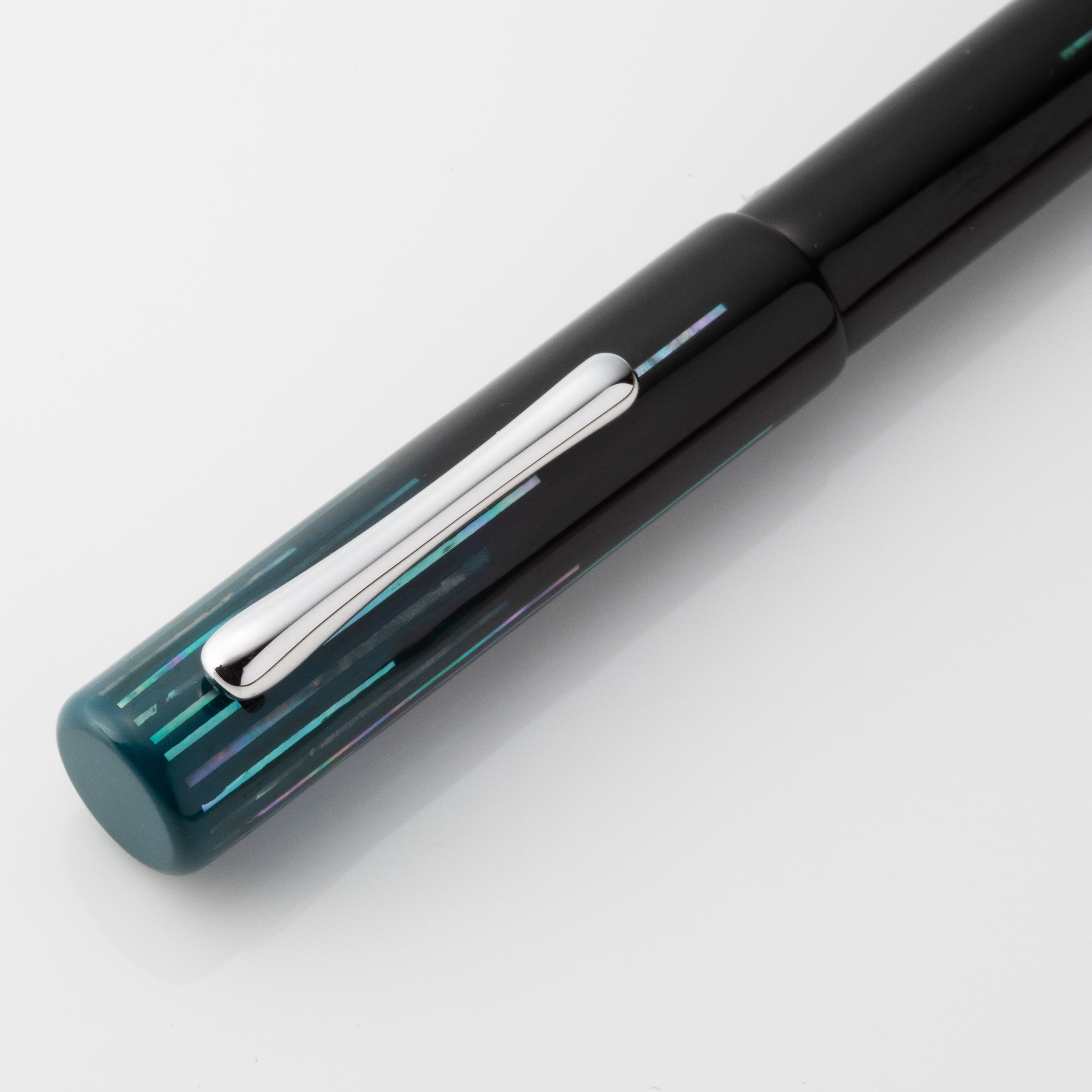 Taccia Raden Ama-Iro Hekiku Vulpen