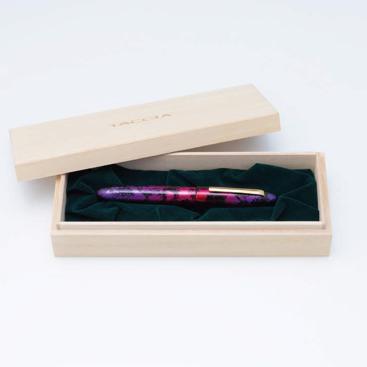 Taccia The Pitch Black Universe Aurora Fountain pen Taccia The Pitch Black Universe Aurora Fountain pen