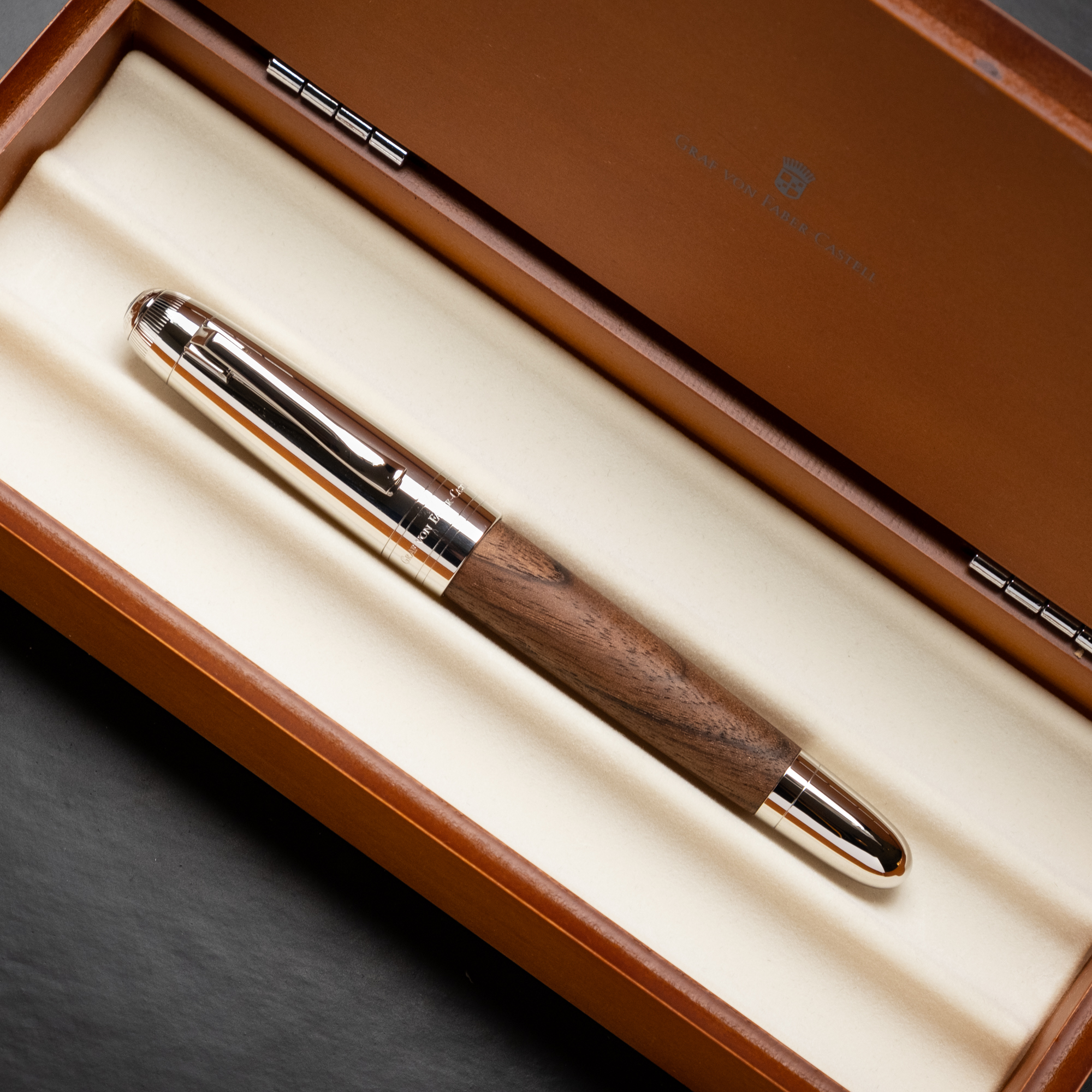 Graf von Faber-Castell Magnum Caucasian Walnut Stylo Plume