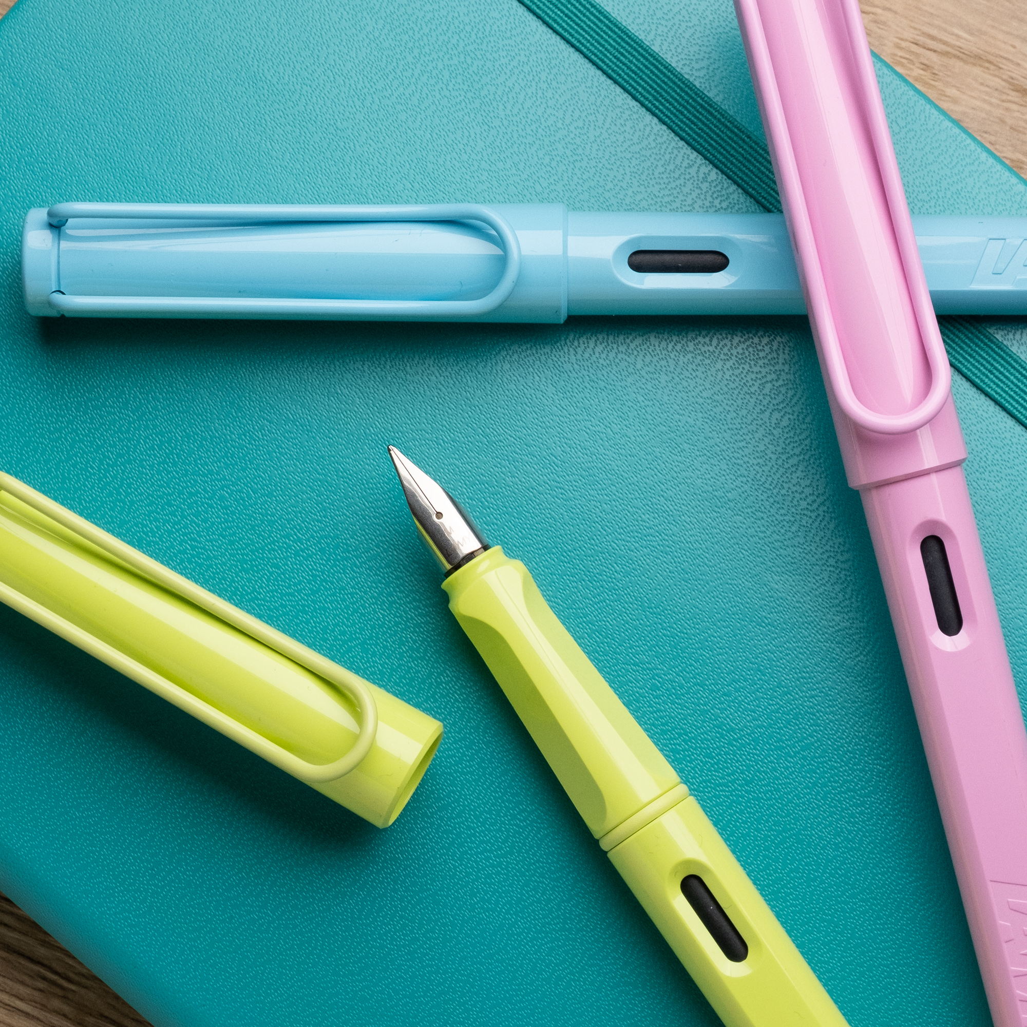 Lamy Safari Aqua Sky 2023 Special Edition Fountain Pen Lamy Safari Aqua Sky 2023 Special Edition Fountain Pen
