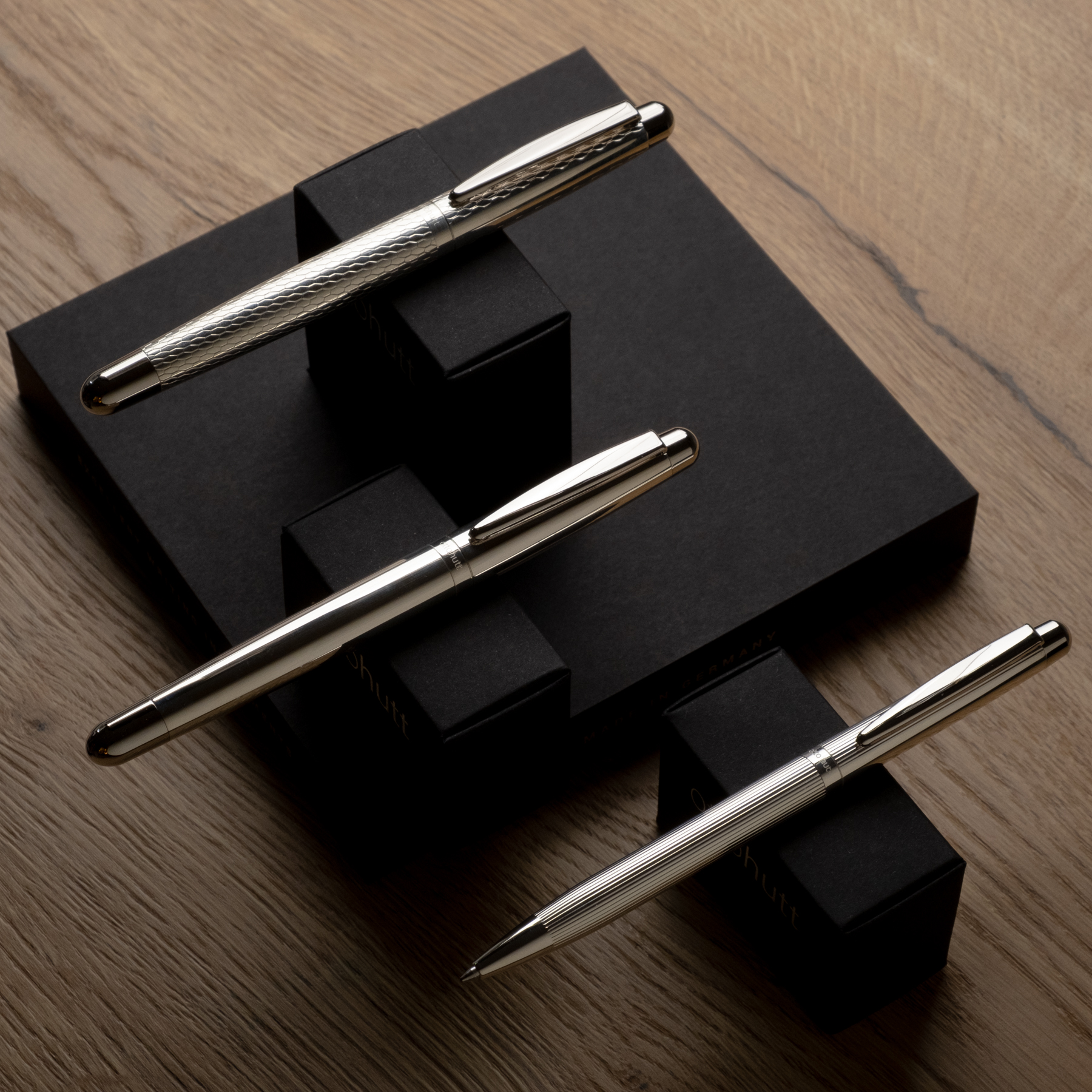 Otto Hutt Design 02 Silver Stripes Guilloche Ballpoint Otto Hutt Design 02 Silver Stripes Guilloche Ballpoint