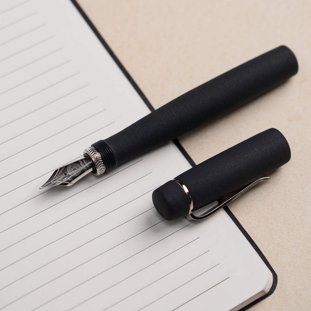 Ulpia 117 Ebonite B.C. Black ST Reservoarpenna