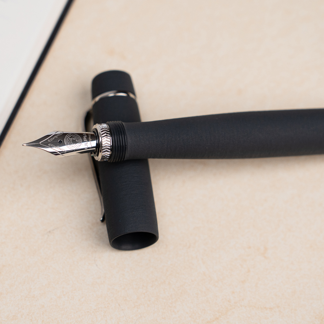 Ulpia 117 Ebonite B.C. Grey ST Füllfederhalter