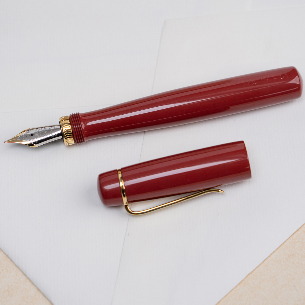 Ulpia 117 Ebonite Coral GT Caneta de Tinta Permanente