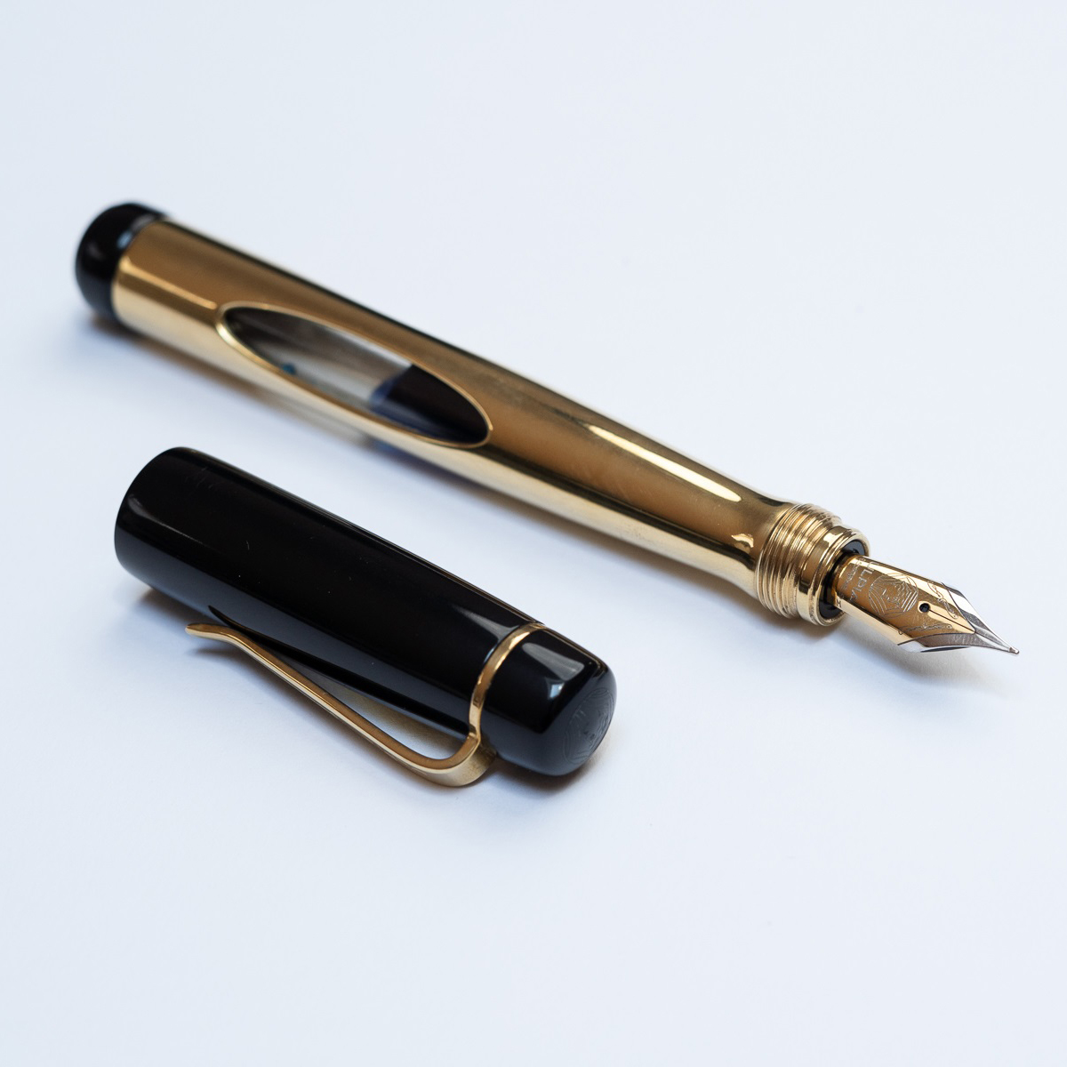 Ulpia Parix Ebonite Black and Brass Mira GT Reservoarpenna