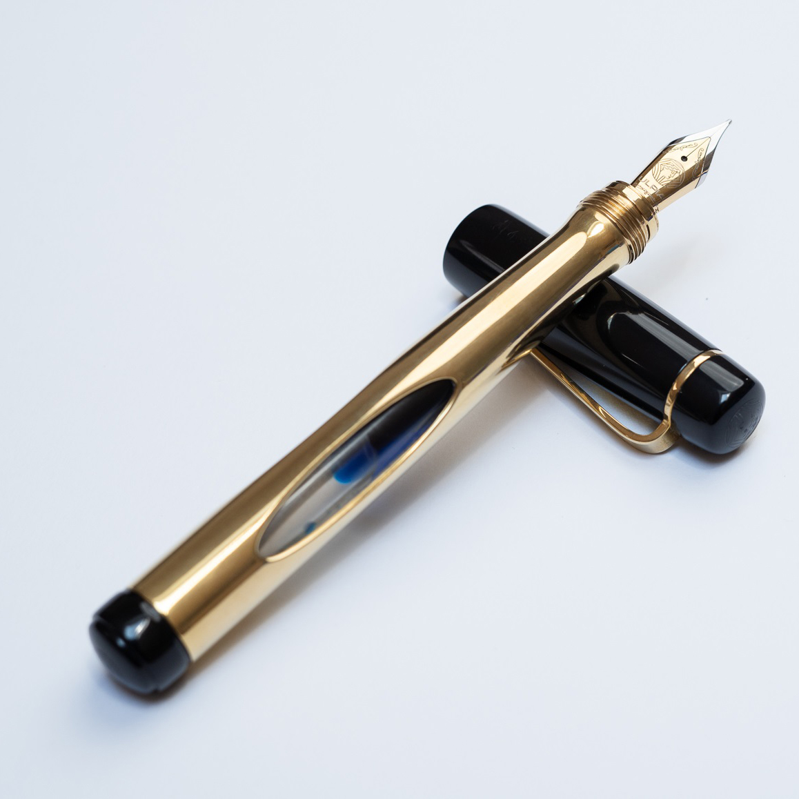 Ulpia Parix Ebonite Black and Brass Mira GT Reservoarpenna