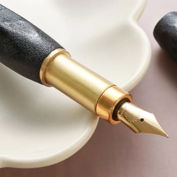 Wancher Densho 6 Facets Tsugaru Shikake Monsha-nuri Fountain Pen Wancher Densho 6 Facets Tsugaru Shikake Monsha-nuri Fountain Pen