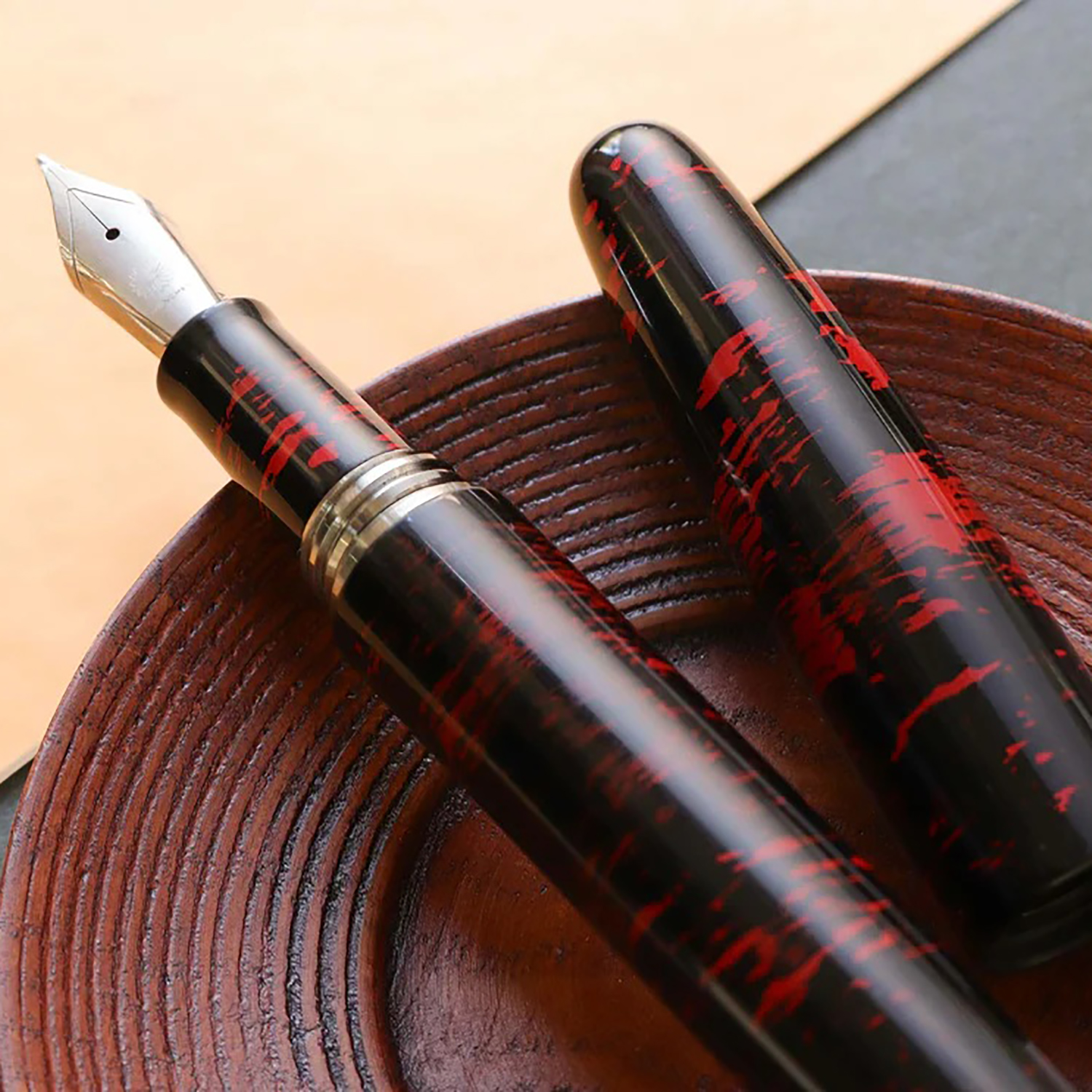 Wancher Dream Pen Aizu Urushi Akebono-nuri Fountain Pen Wancher Dream Pen Aizu Urushi Akebono-nuri Fountain Pen